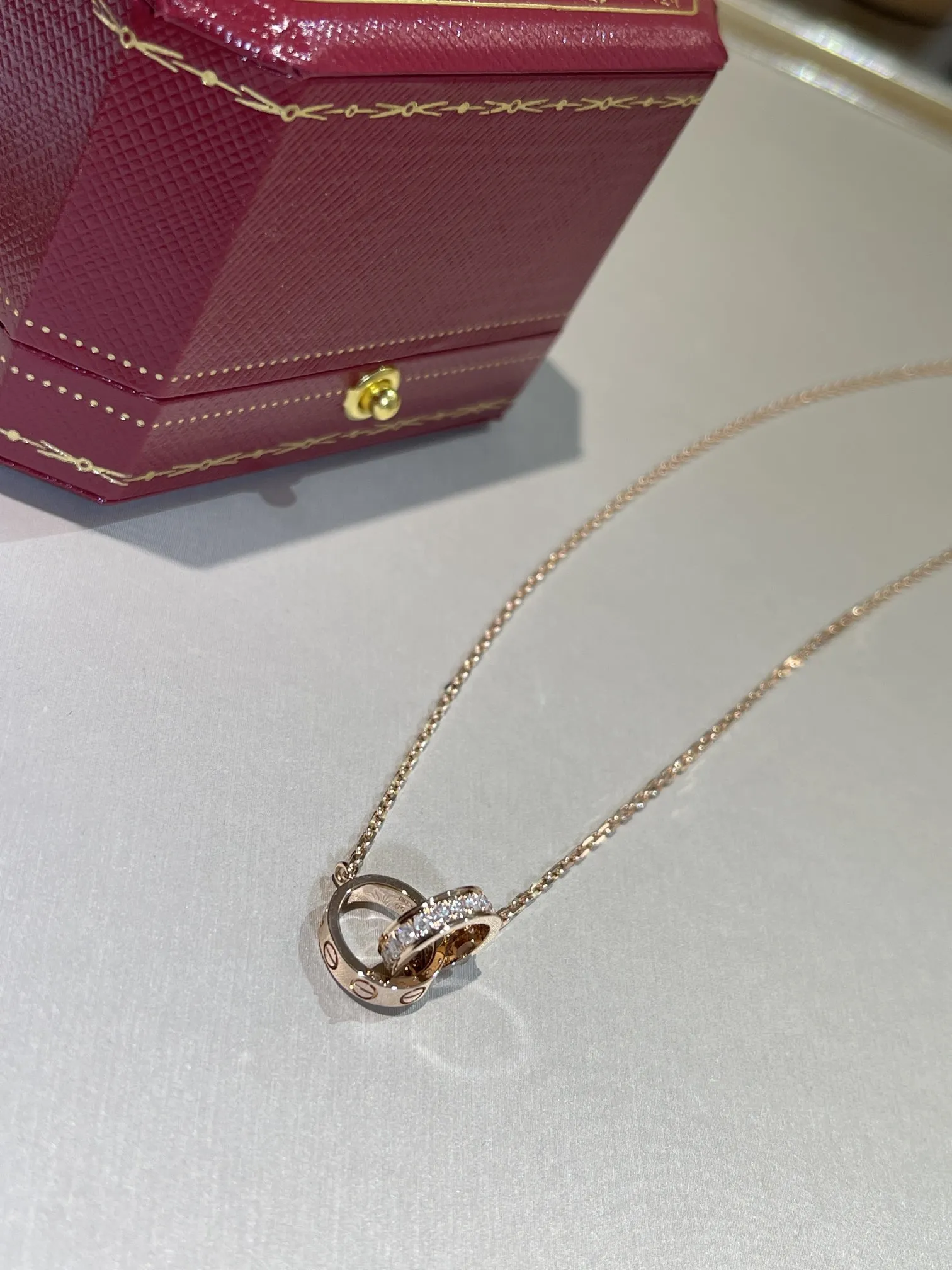 CARTIER Женское колье Love розовое золото и бриллианты CARTIER Женское колье Love розовое золото и бриллианты