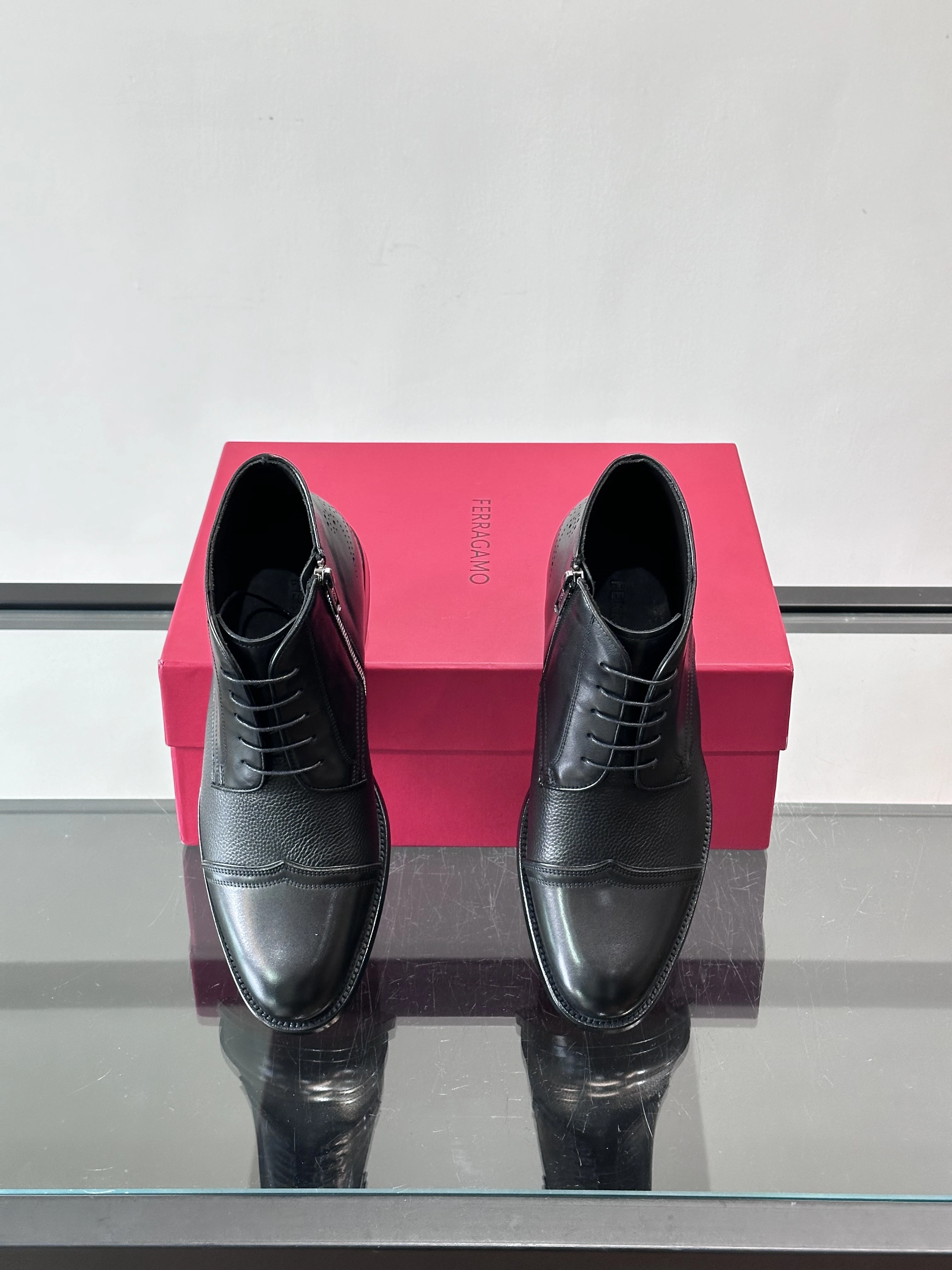 SALVATORE FERRAGAMO Мужские ботинки 