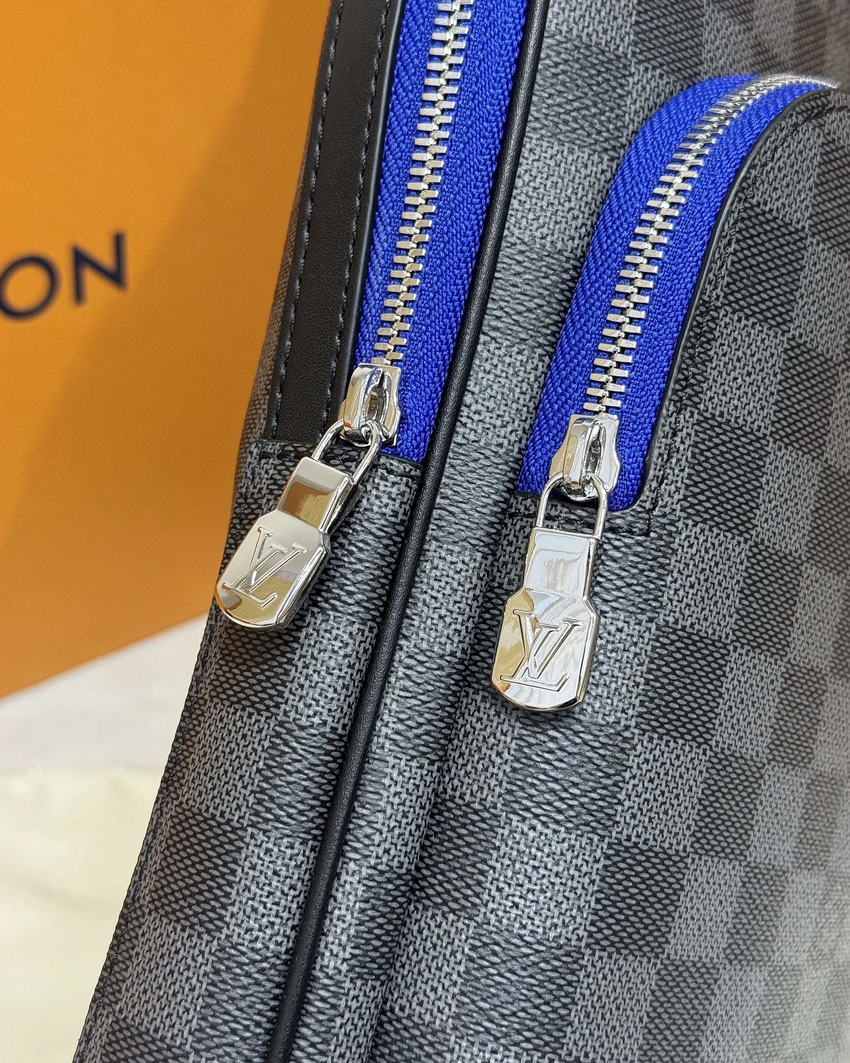 LOUIS VUITTON Мужской рюкзак