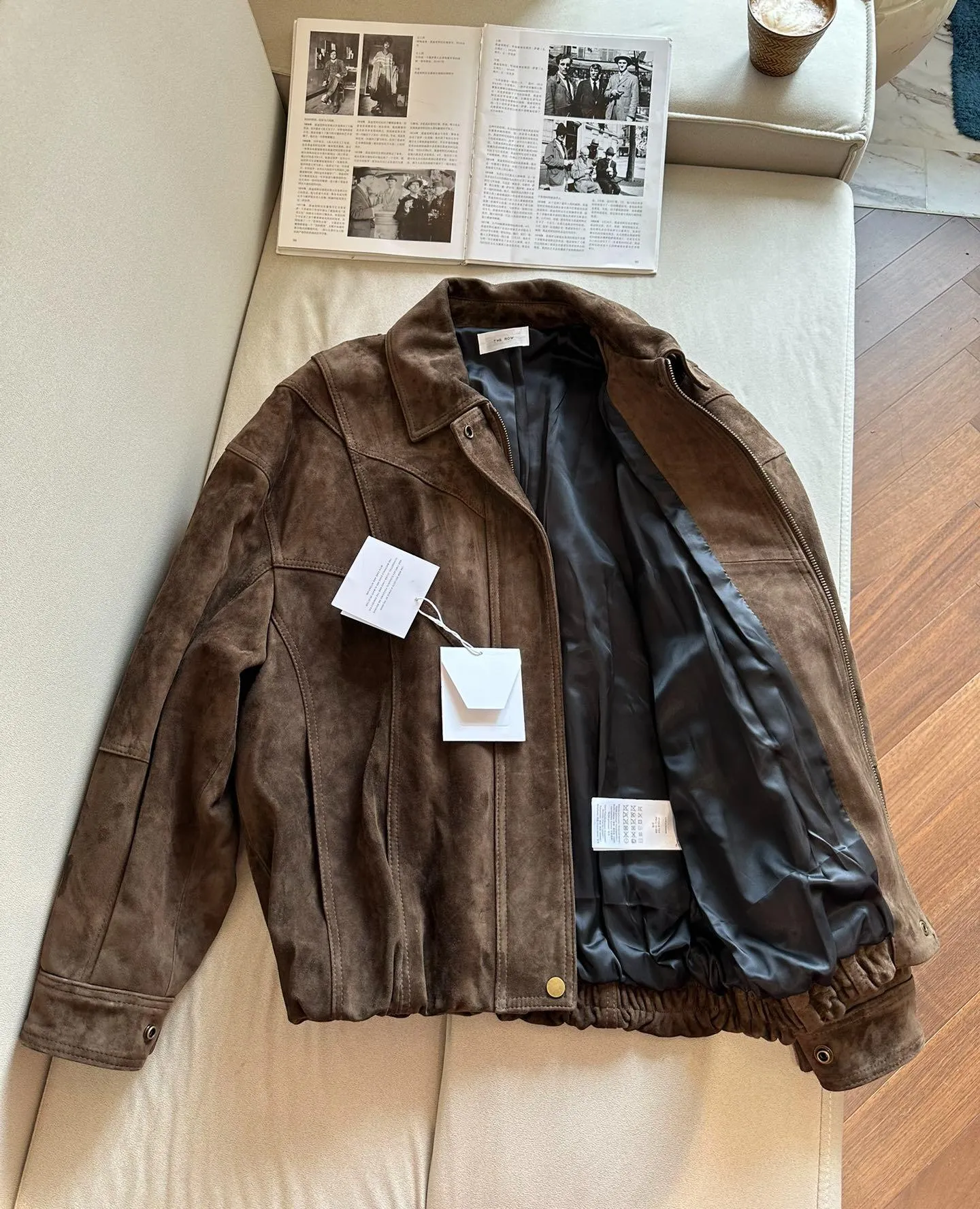 THE ROW Женская куртка из замши свободного кроя бежевая