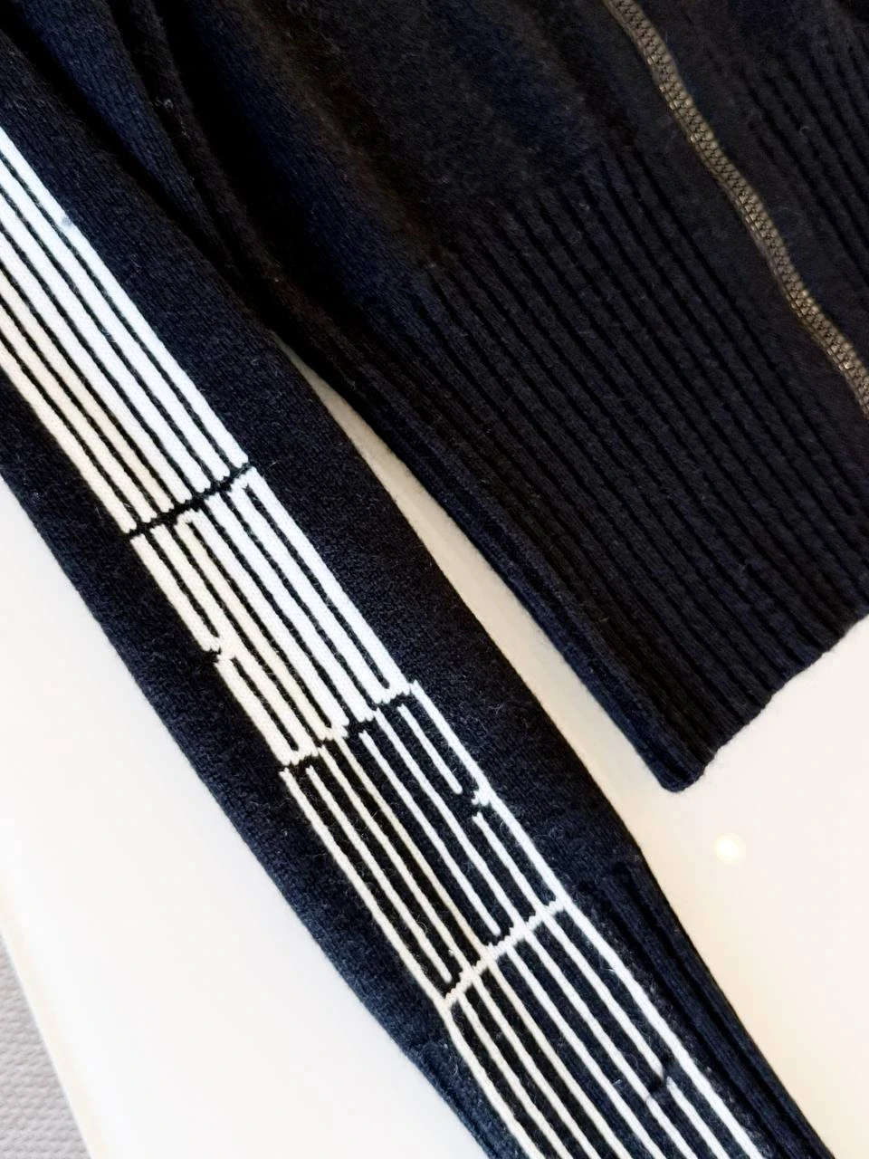 CHRISTIAN DIOR Женский кардиган CHRISTIAN DIOR Женский кардиган