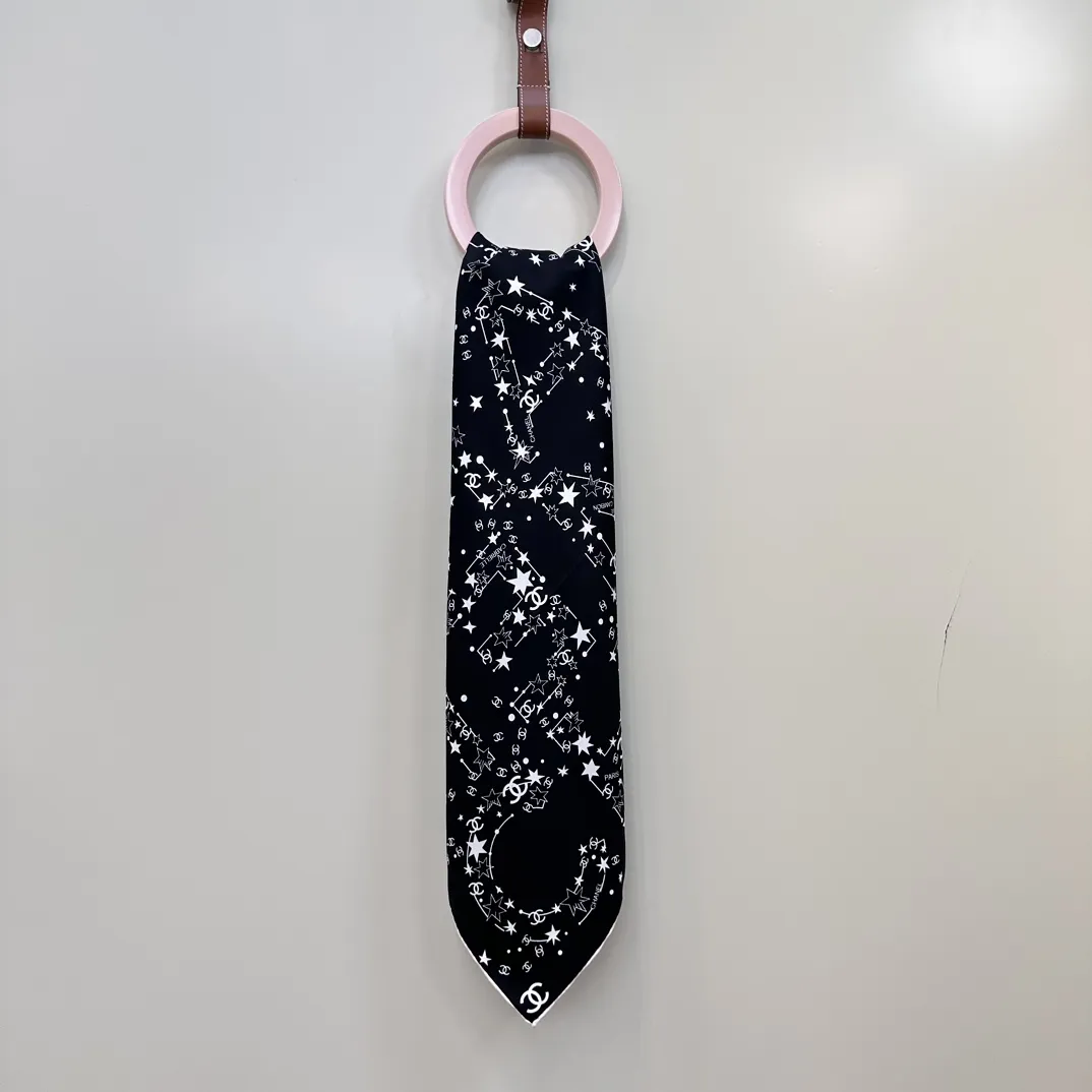 CHANEL Женский платок шёлк CHANEL Женский платок шёлк