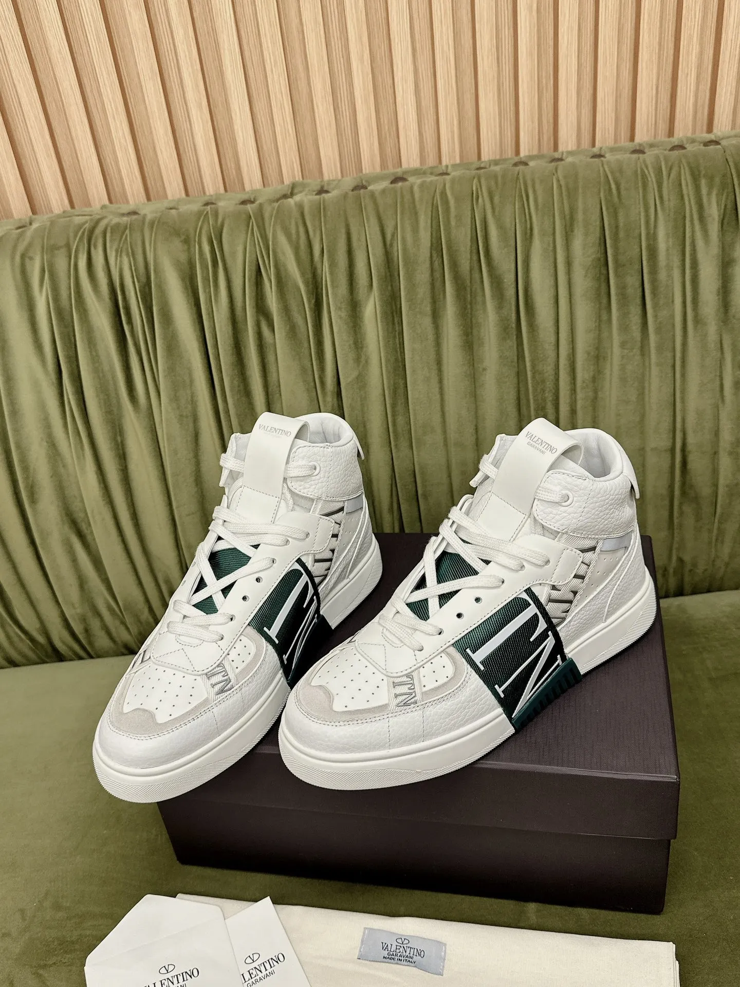 VALENTINO Мужские высокие кроссовки VL7N