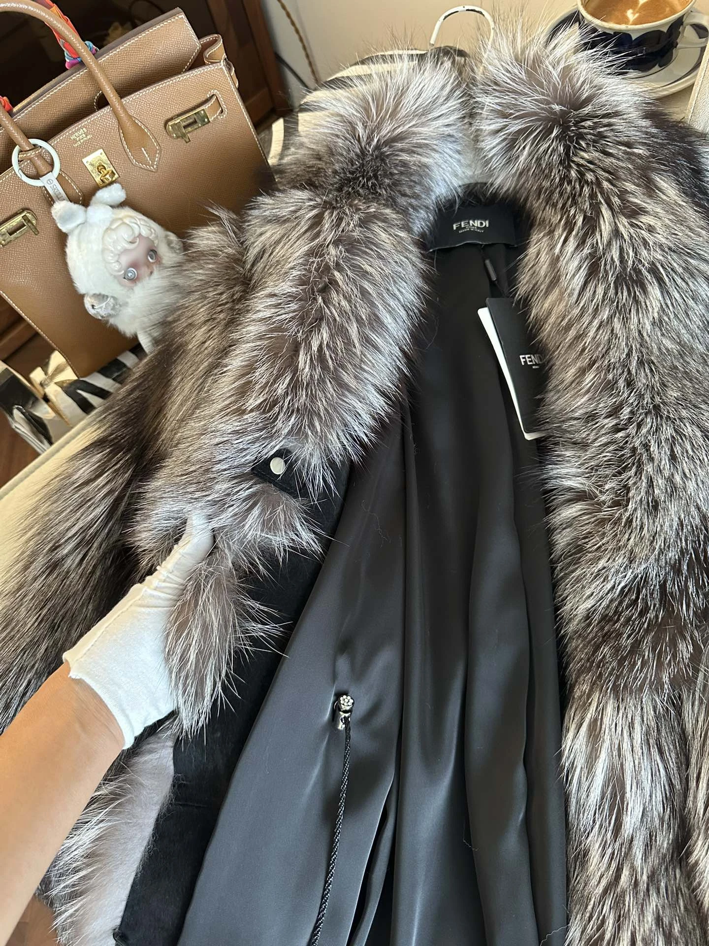 FENDI Женская шуба из меха лисы FENDI Женская шуба из меха лисы