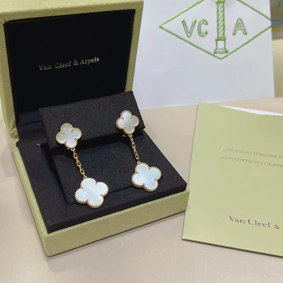 Van Cleef & Arpels Серьги Alhambra желтое золото и перламутр Van Cleef & Arpels Серьги Alhambra желтое золото и перламутр