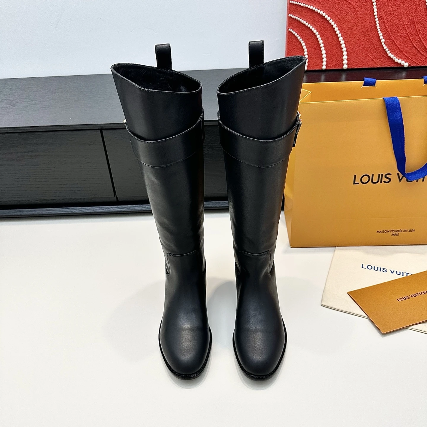 LOUIS VUITTON Женские сапоги