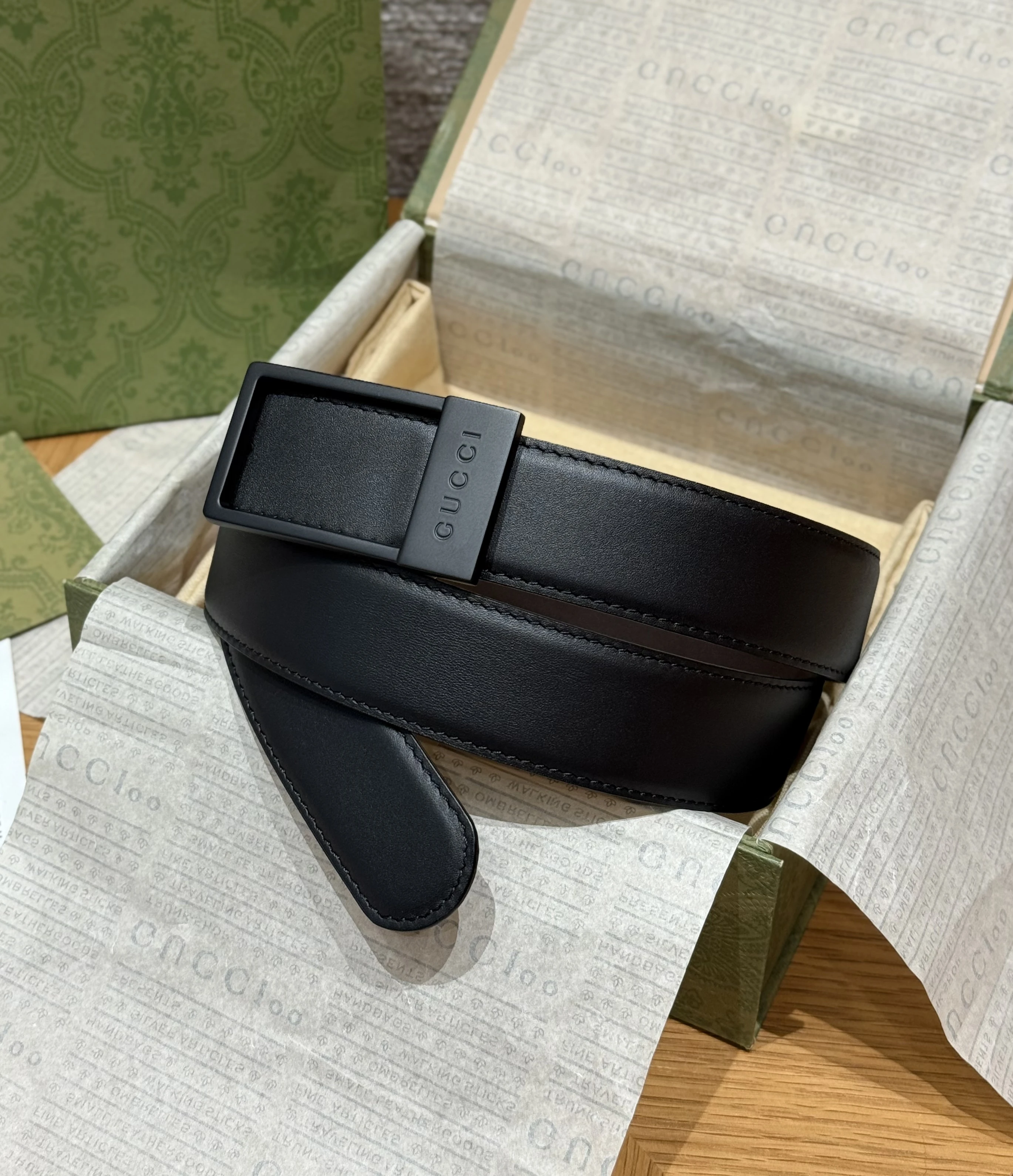 GUCCI Мужской ремень с повторяющимся узором GG