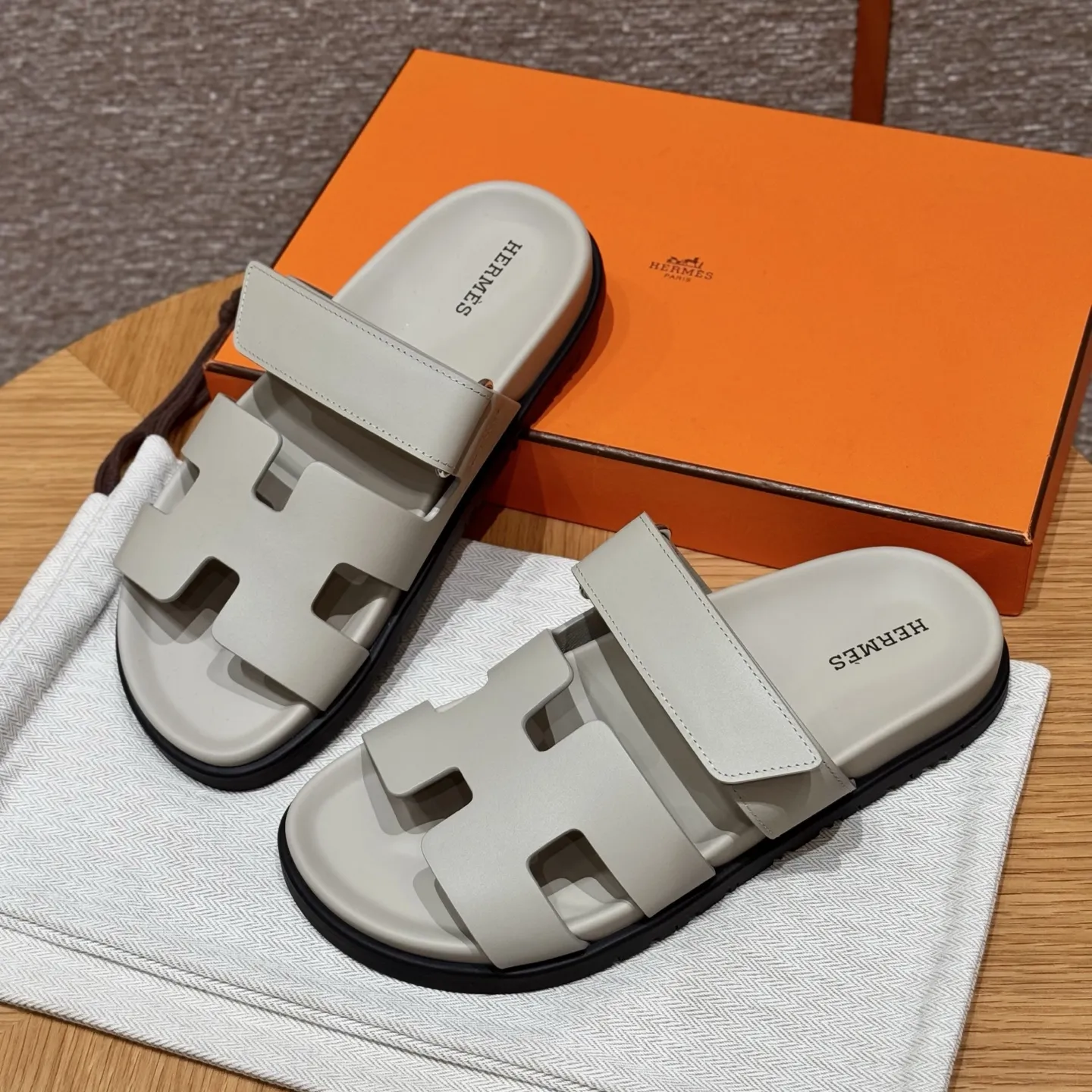 HERMES Женские сандалии Chypre из телячьей кожи