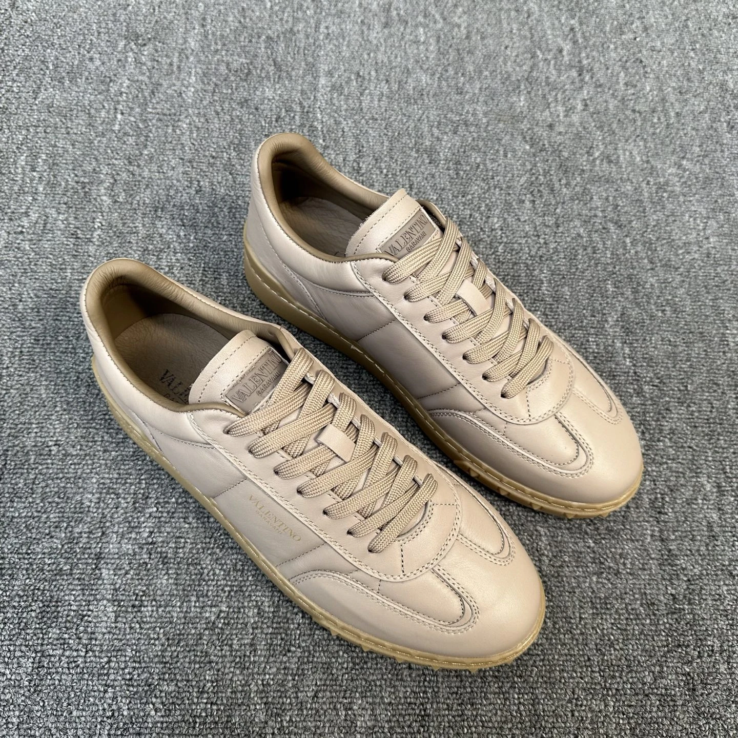 VALENTINO Мужские кроссовки из телячьей кожи VALENTINO Мужские кроссовки из телячьей кожи