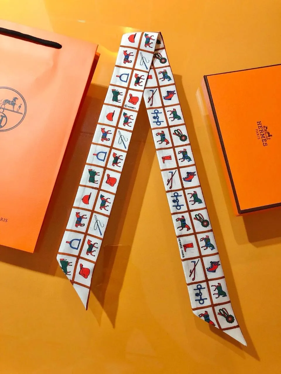 HERMES Твилли из шелка HERMES Твилли из шелка