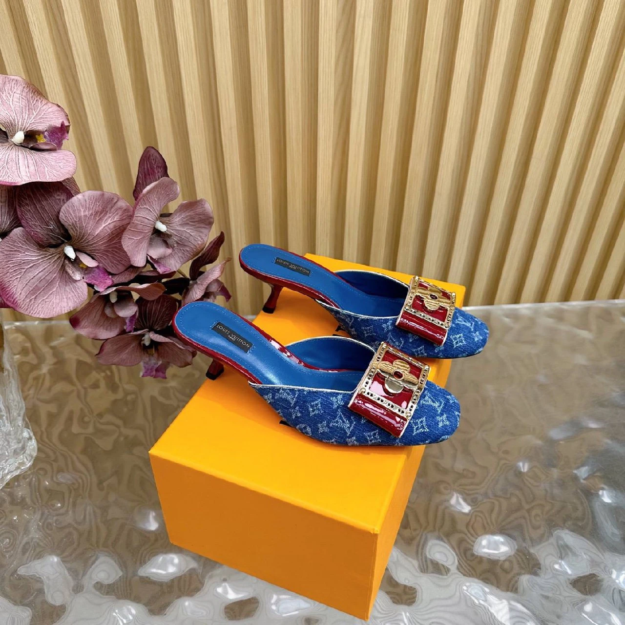 LOUIS VUITTON Женские босоножки LOUIS VUITTON Женские босоножки