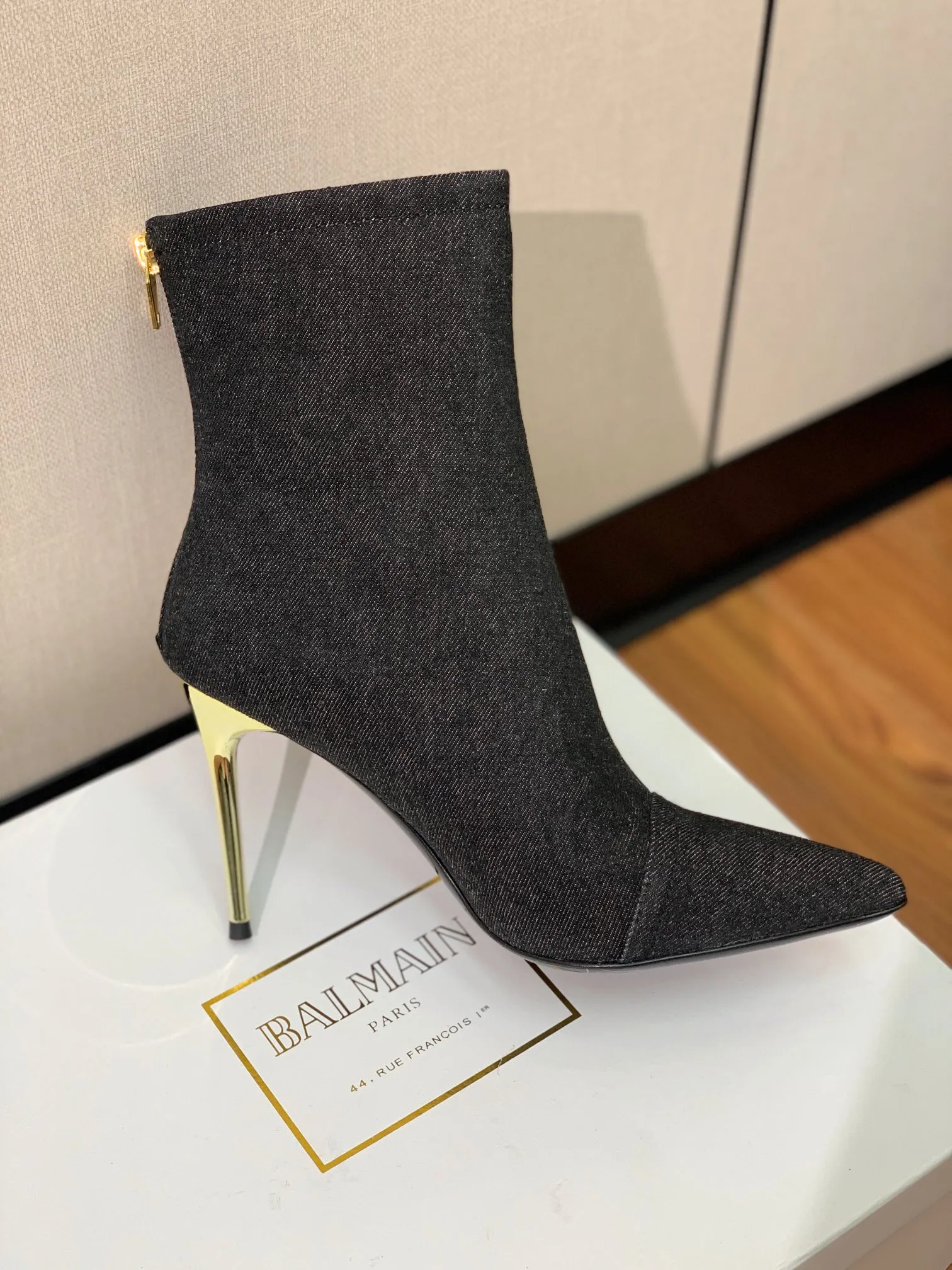 BALMAIN Женские ботильоны из денима