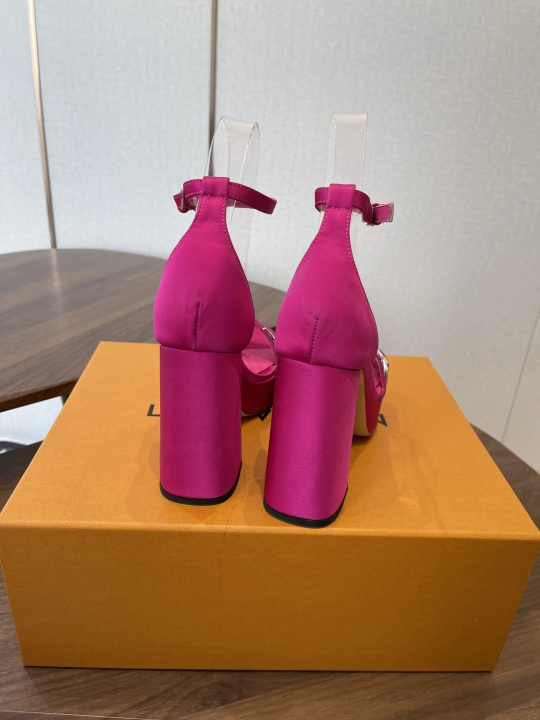 LOUIS VUITTON Женские туфли 