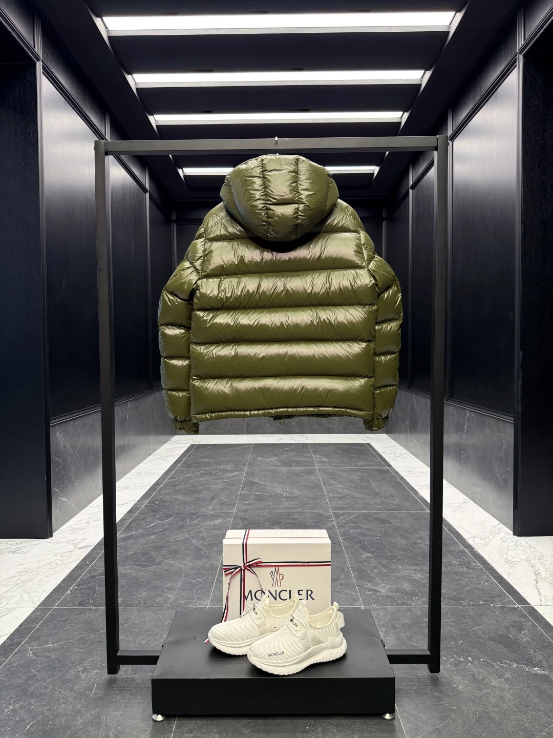 MONCLER Мужской пуховик Maya MONCLER Мужской пуховик Maya