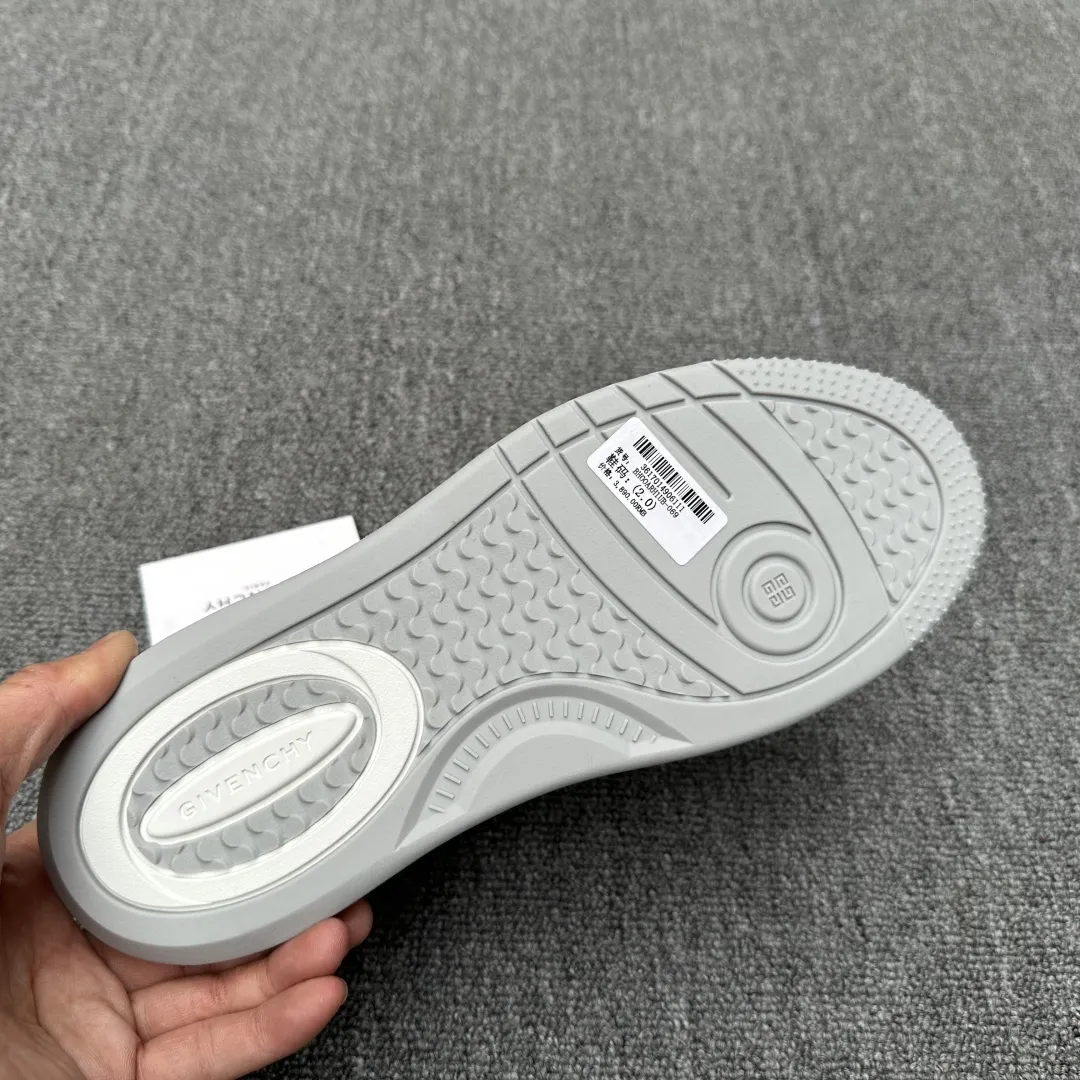 GIVENCHY Мужские кроссовки с фирменными узорами