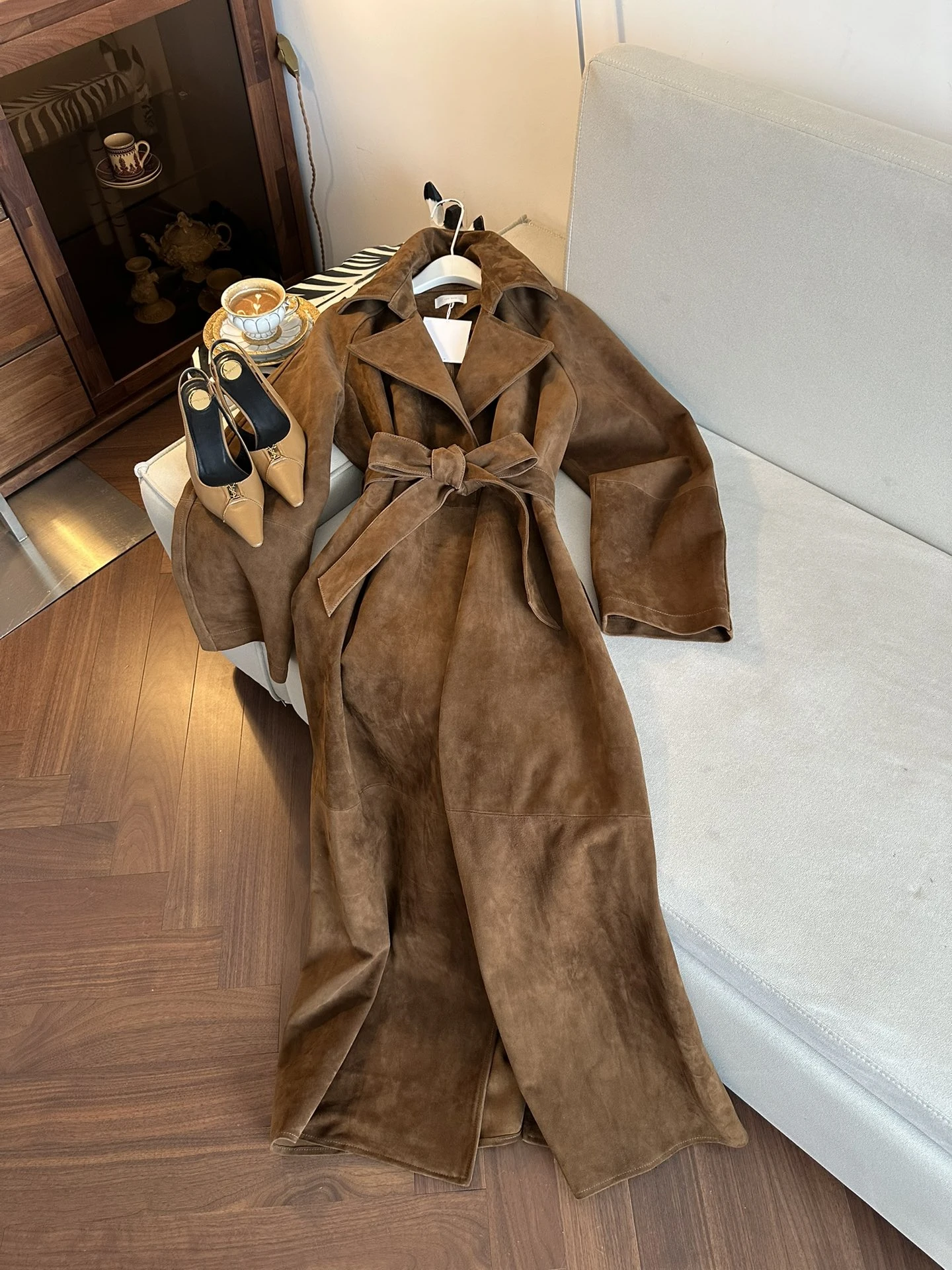 THE ROW Женское пальто из бархатистой замши THE ROW Женское пальто из бархатистой замши