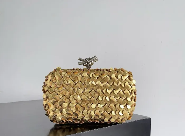BOTTEGA VENETA Клатч Knot