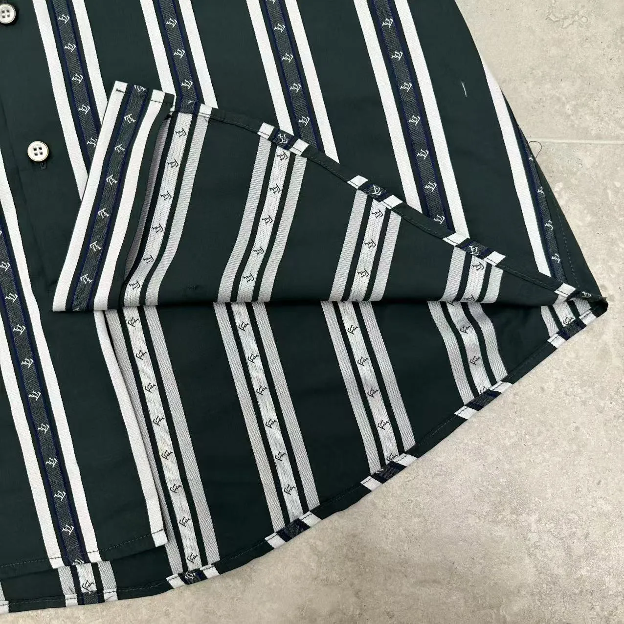 LOUIS VUITTON Мужская рубашка в полоску LOUIS VUITTON Мужская рубашка в полоску