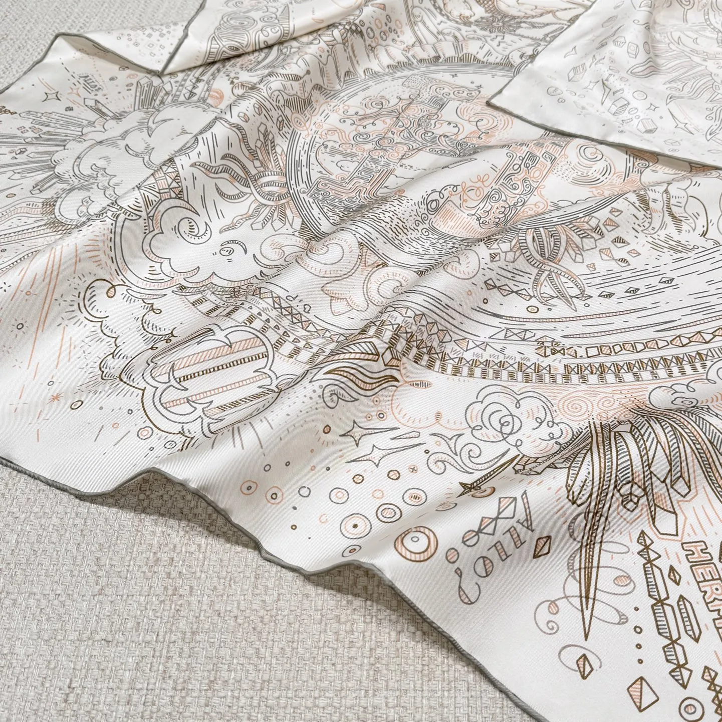 HERMES Женский платок из шелка HERMES Женский платок из шелка