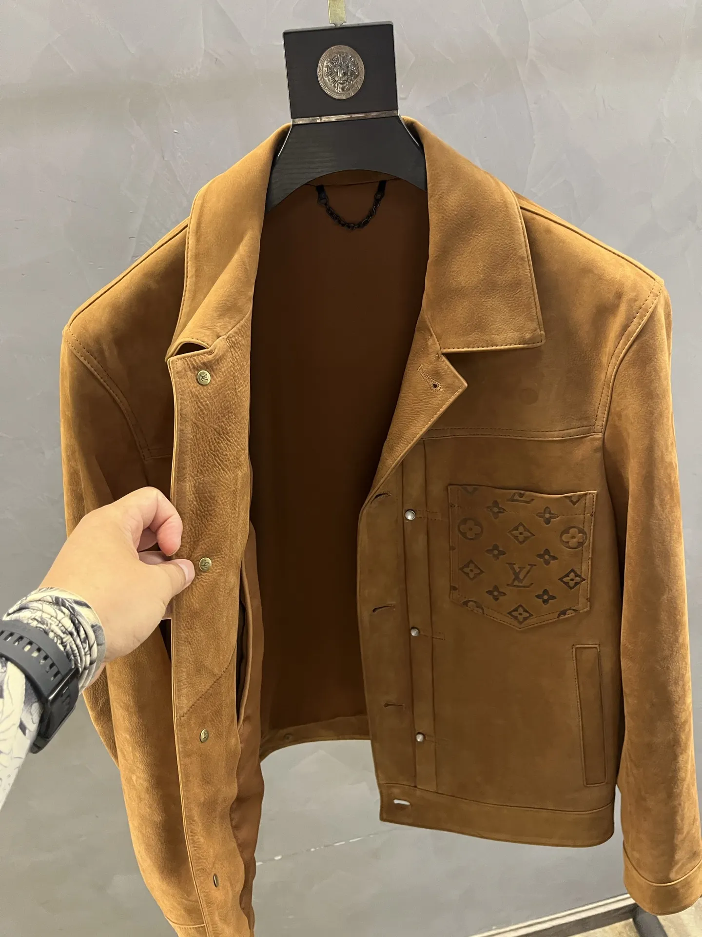 LOUIS VUITTON Мужская куртка из замши LOUIS VUITTON Мужская куртка из замши