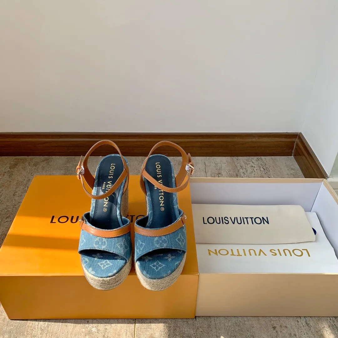 LOUIS VUITTON Босоножки женские  LOUIS VUITTON Босоножки женские