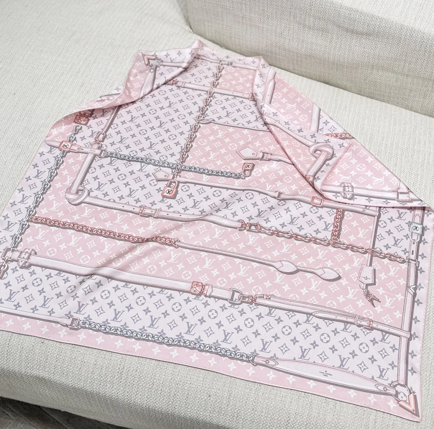 LOUIS VUITTON Женский Платок-каре Monogram Confidential M78667