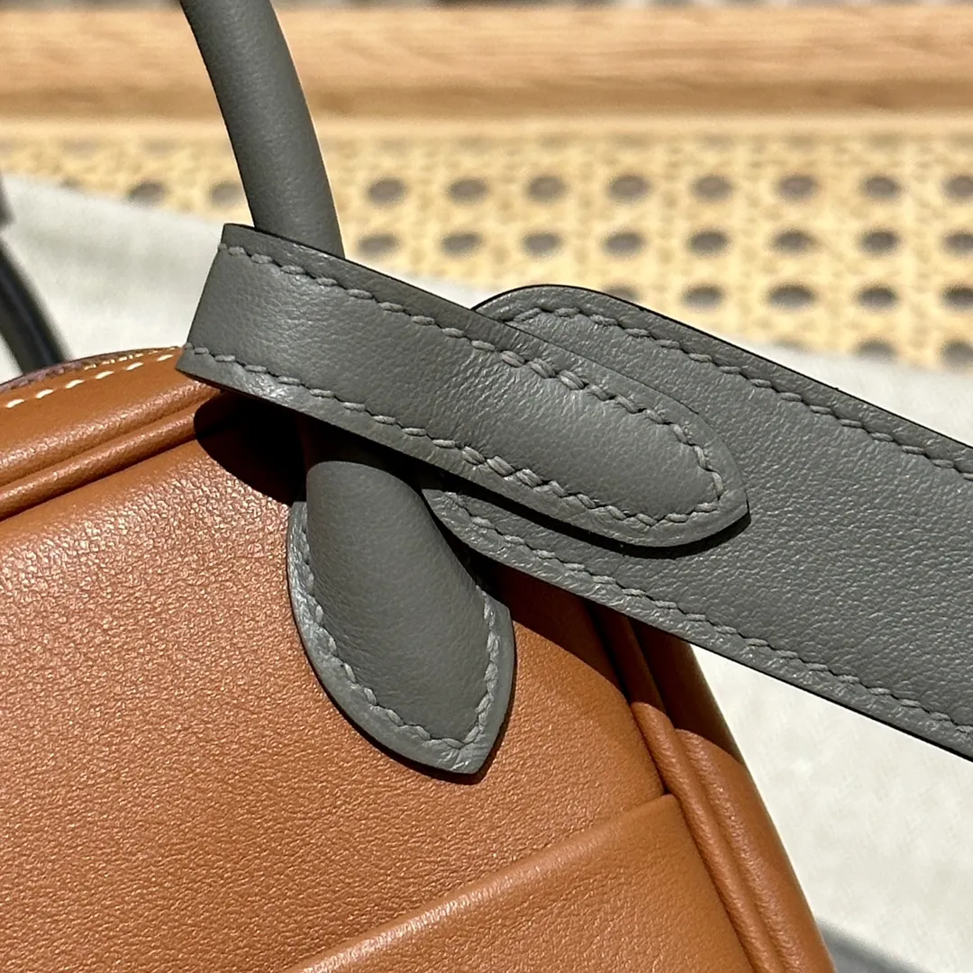 HERMES Женская сумка Lindy 19 см OL Swift HERMES Женская сумка Lindy 19 см OL Swift