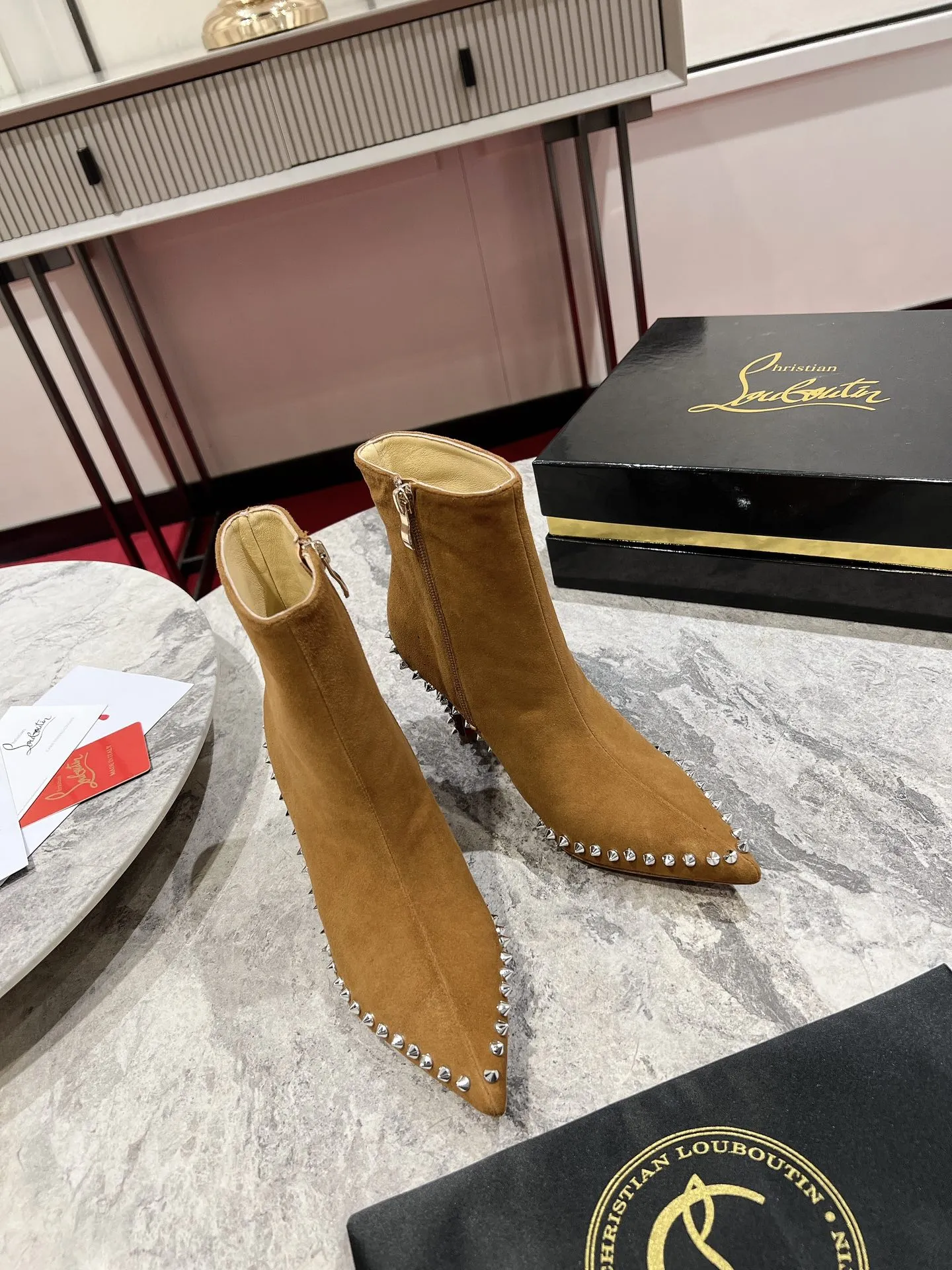 CHRISTIAN LOUBOUTIN Женские ботильоны Vidura Booty
