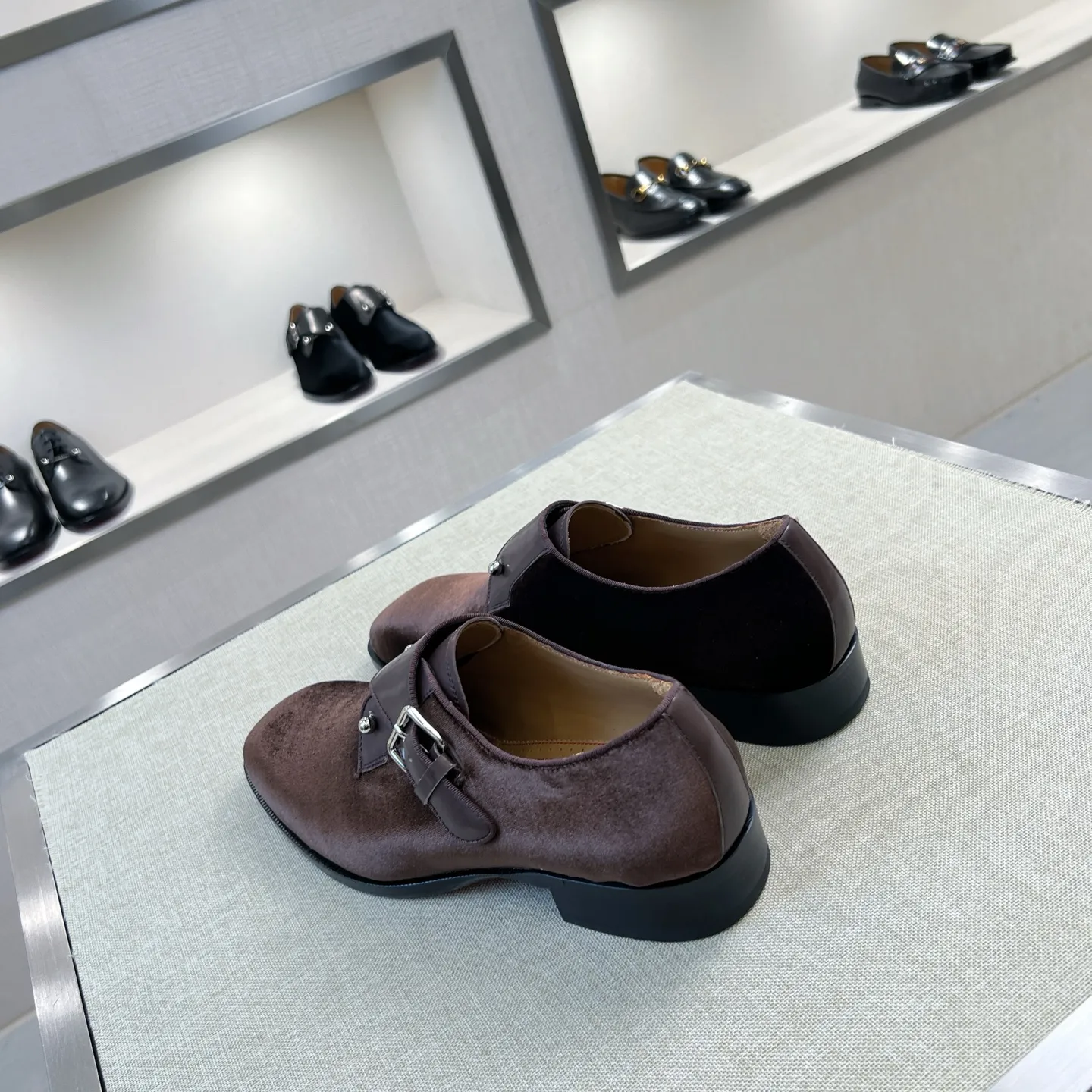 CHRISTIAN LOUBOUTIN Мужские туфли из коровьей кожи CHRISTIAN LOUBOUTIN Мужские туфли из коровьей кожи