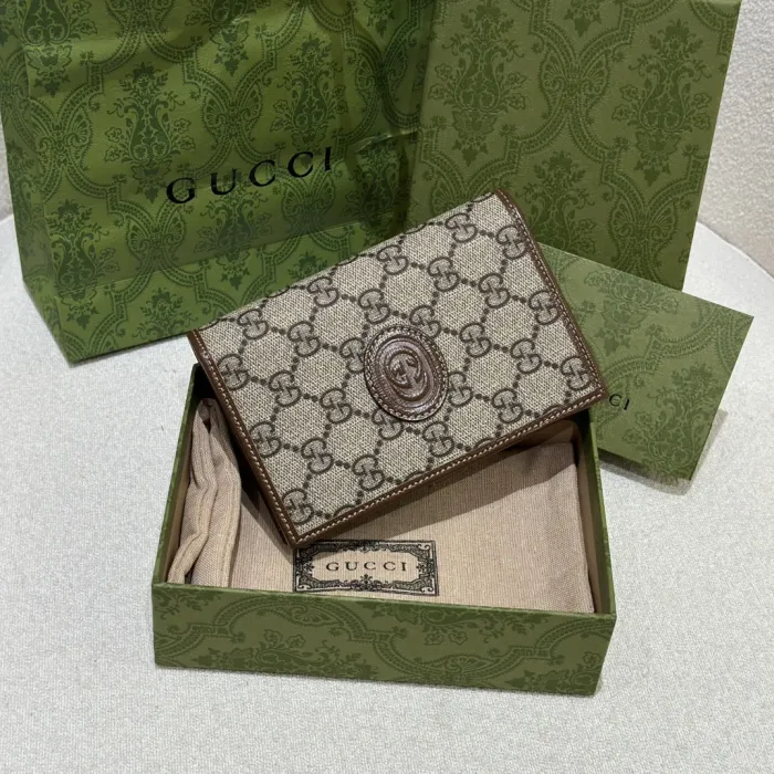 GUCCI Обложка для паспорта GG Supreme