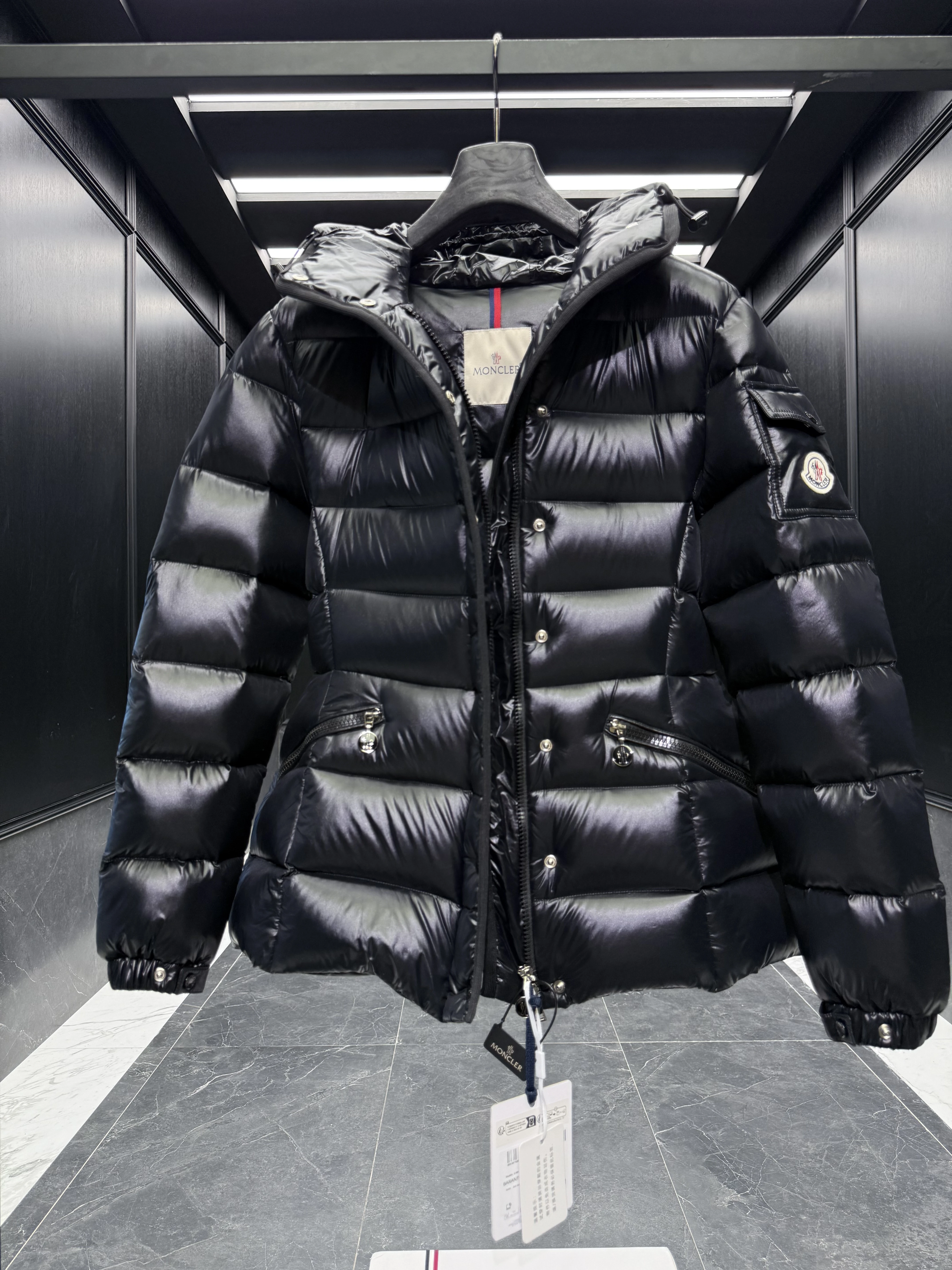 MONCLER Женская куртка Barante
