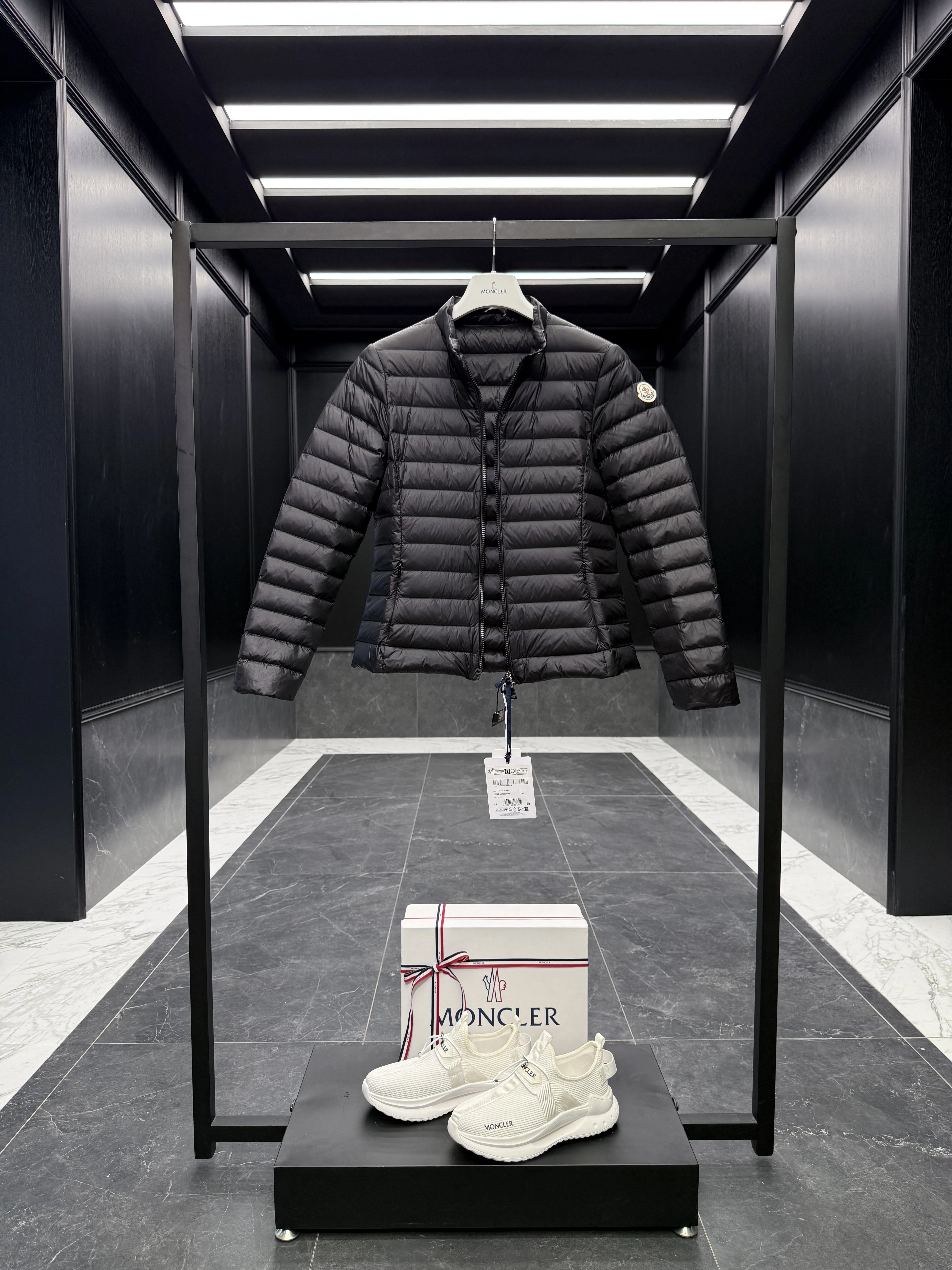 MONCLER Женский пуховик Igelle 