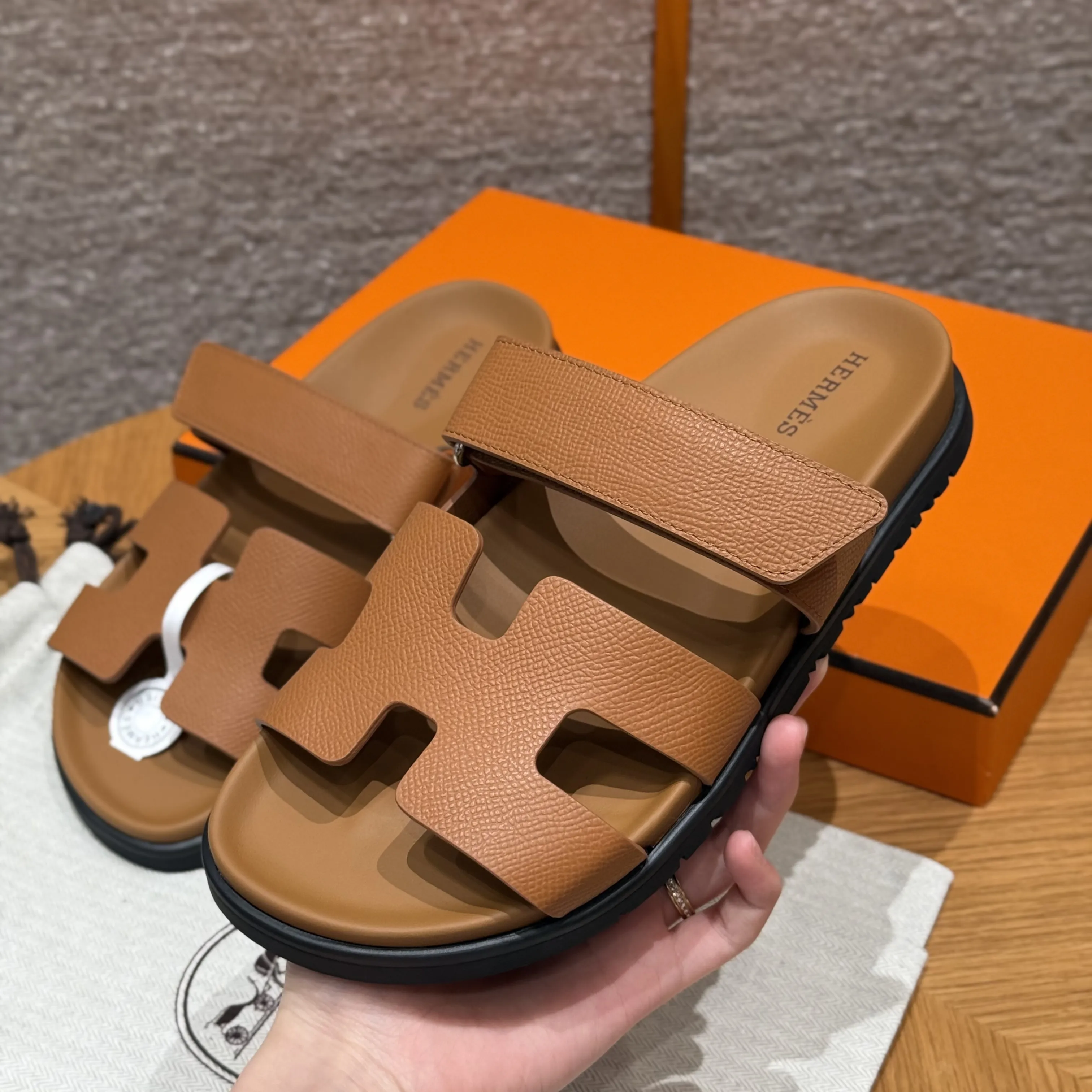 HERMES Женские сандалии Chypre Epsom