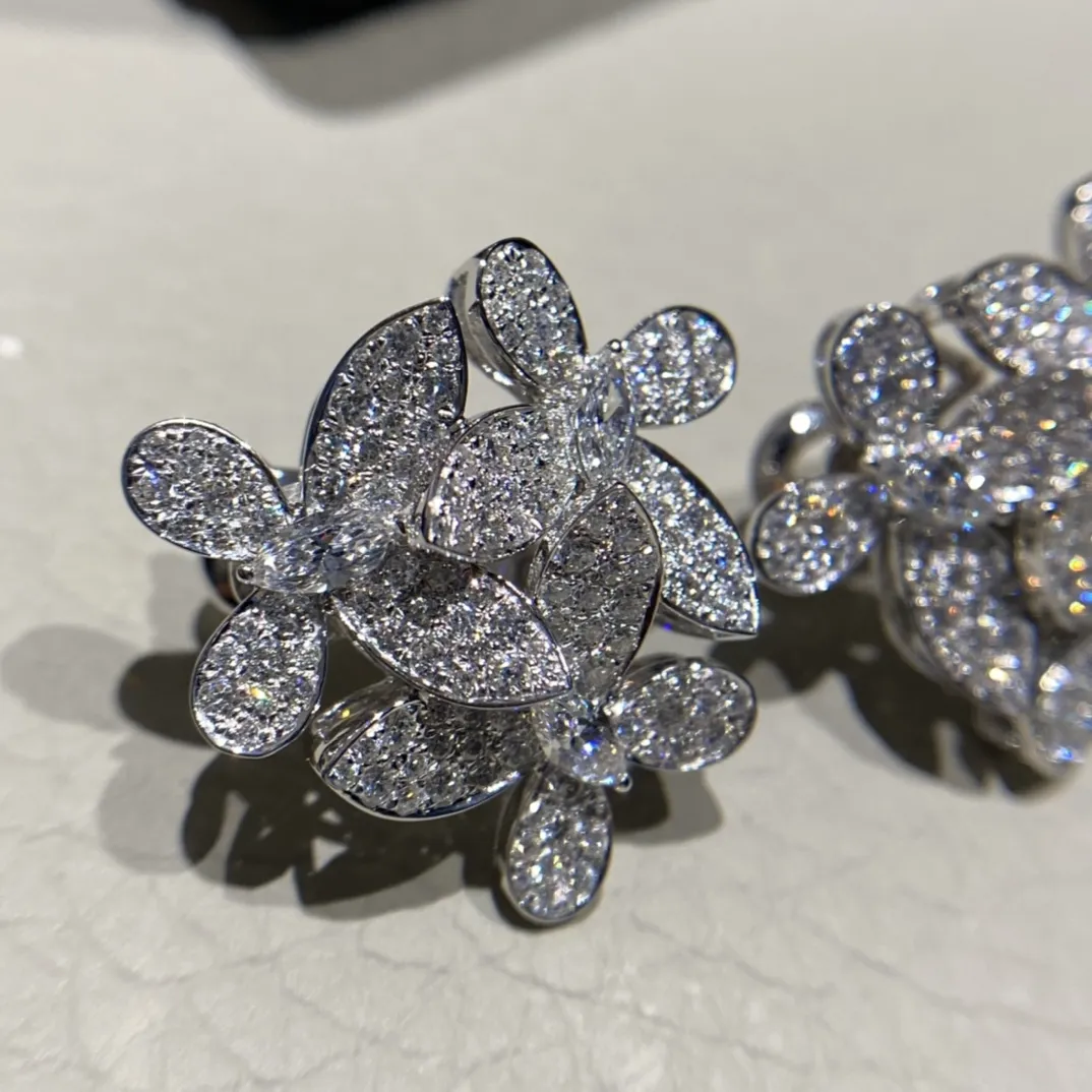 GRAFF Серьги Triple Pavе Butterfly Diamond белое золото и бриллианты GRAFF Серьги Triple Pavе Butterfly Diamond белое золото и бриллианты