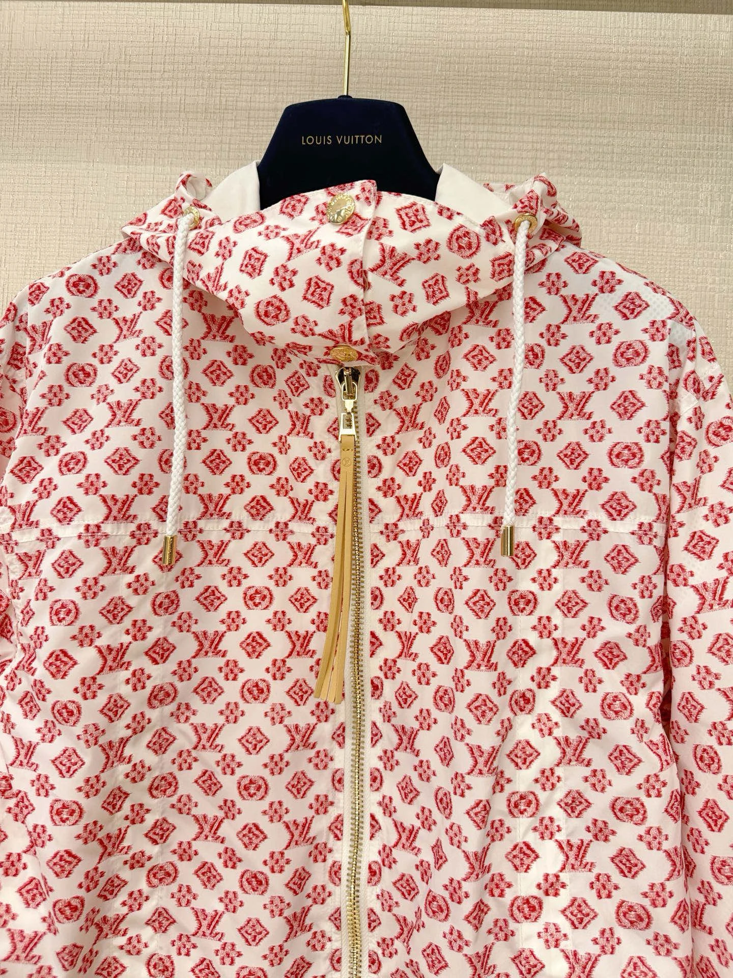 LOUIS VUITTON Женская ветровка из нейлона LOUIS VUITTON Женская ветровка из нейлона