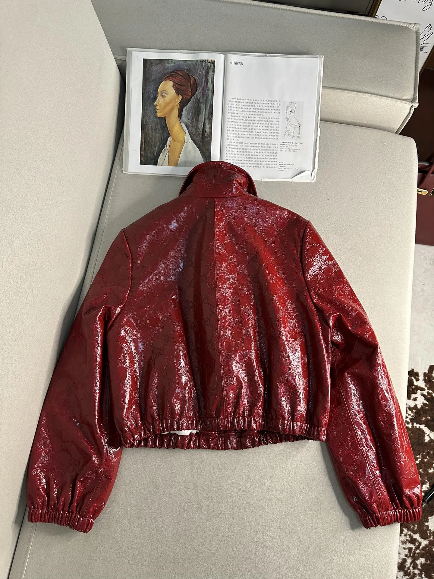 GUCCI Женская кожаная куртка GUCCI Женская кожаная куртка