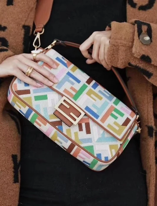 FENDI Женская жаккардовая сумка Baguette 