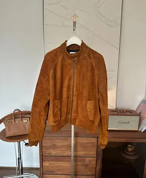 THE ROW Женская куртка из замши карамельного цвета