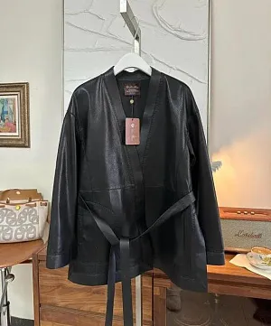 LORO PIANA Женская кожаная куртка черного цвета