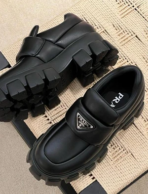 PRADA Женские ботинки на массивной подошве