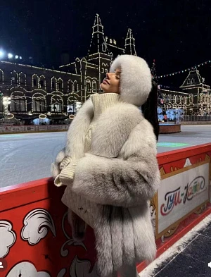 FENDI Женская шуба из меха лисы с объемным силуэтом 