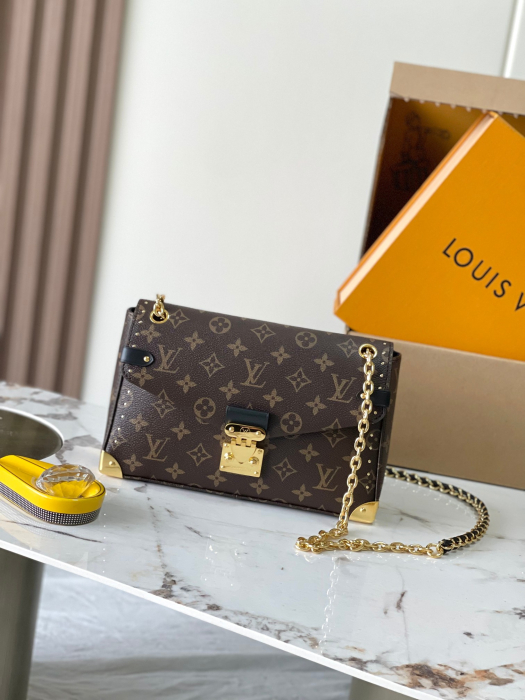 LOUIS VUITTON Женская сумка Trunkie M14526