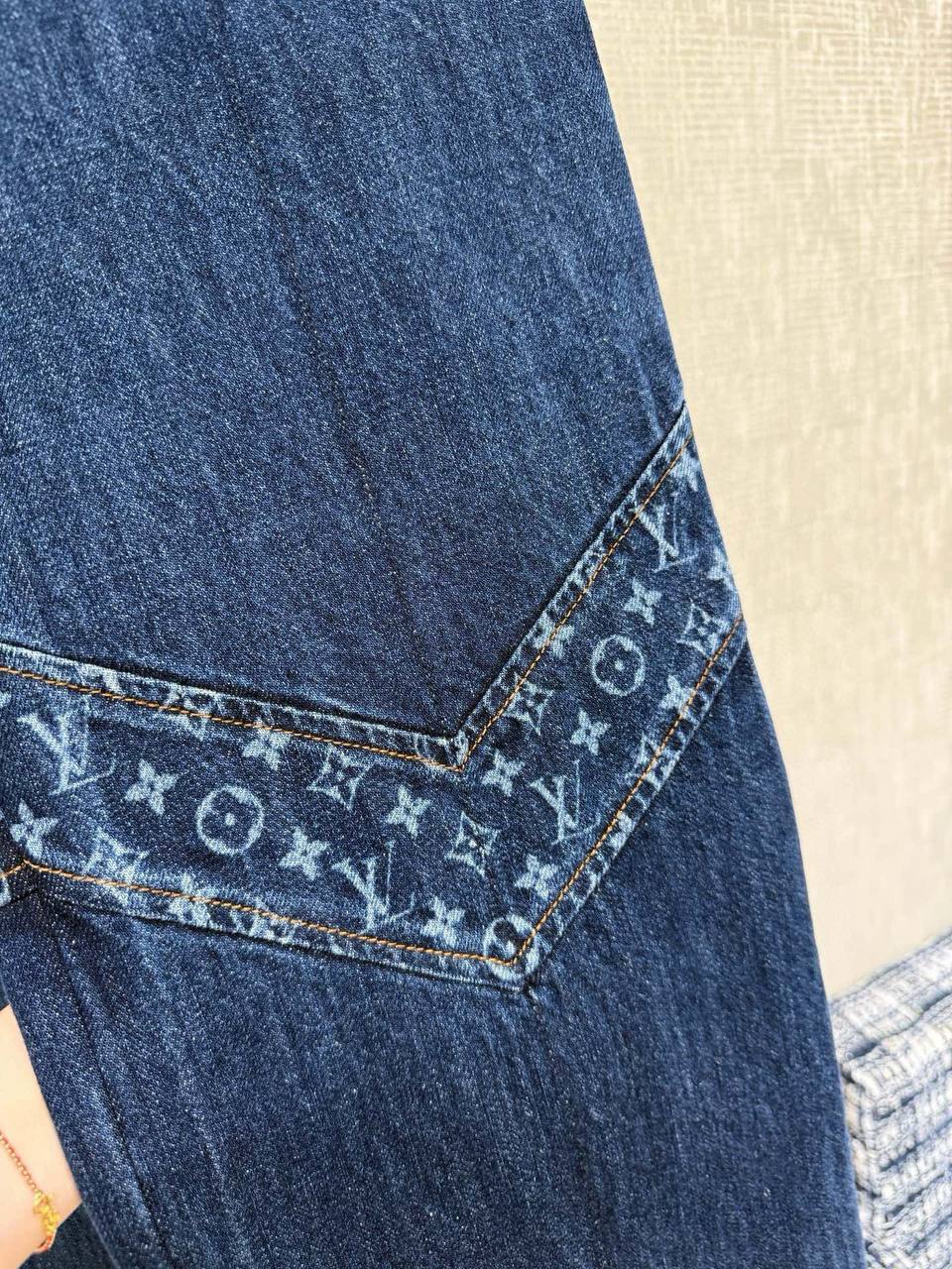 LOUIS VUITTON Женские джинсы LOUIS VUITTON Женские джинсы