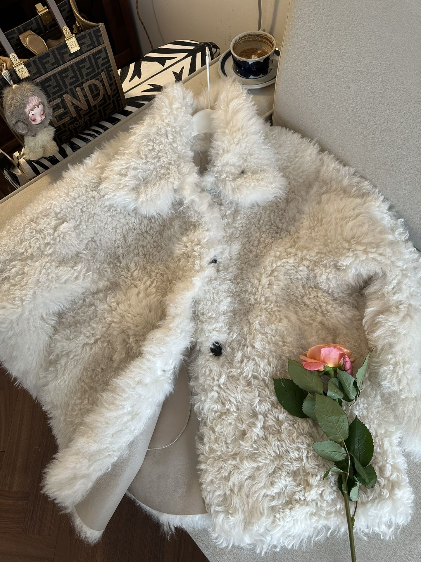 THE ROW Женская шуба из овчины  THE ROW Женская шуба из овчины