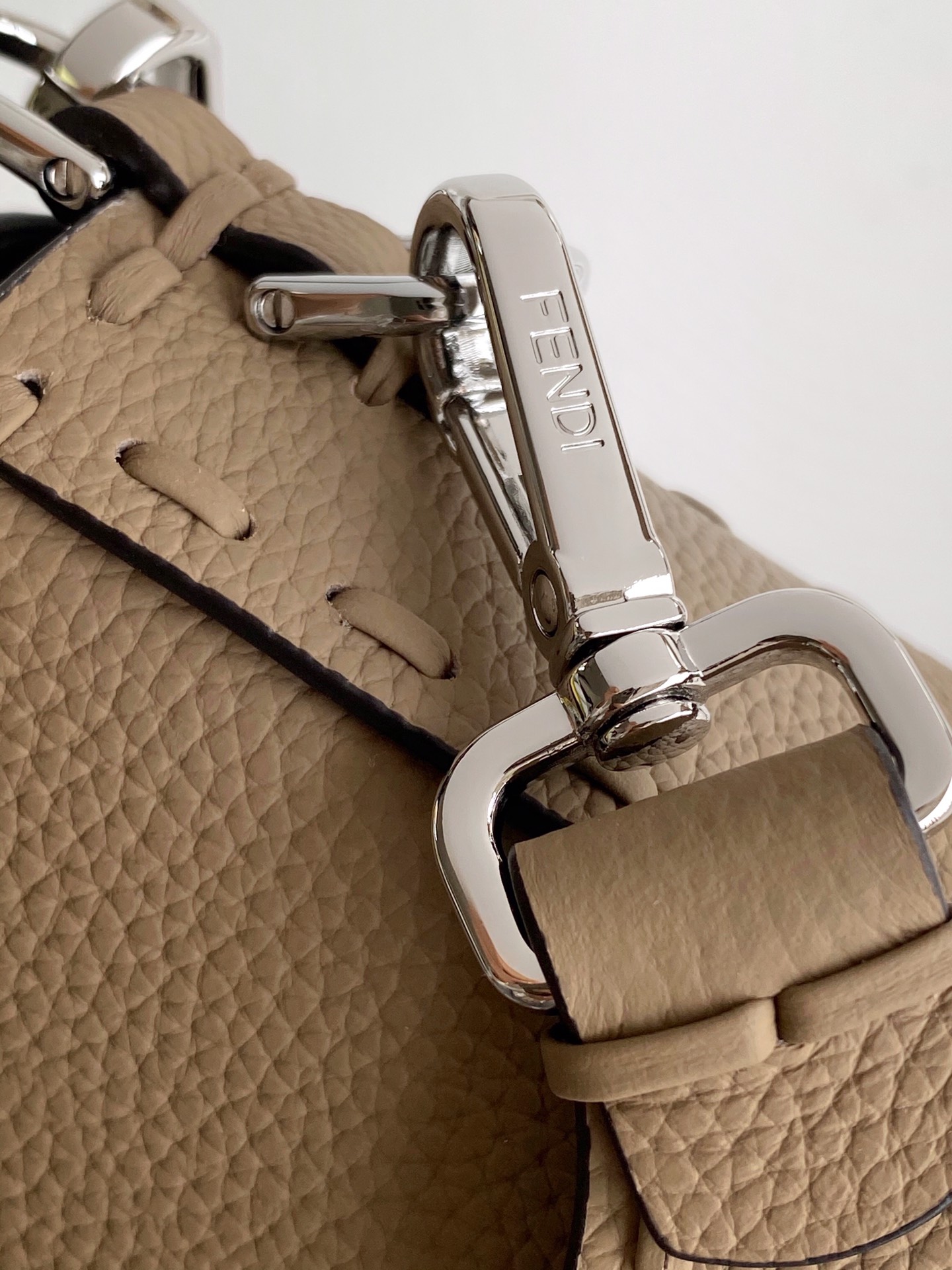 FENDI Женская сумка baguette 