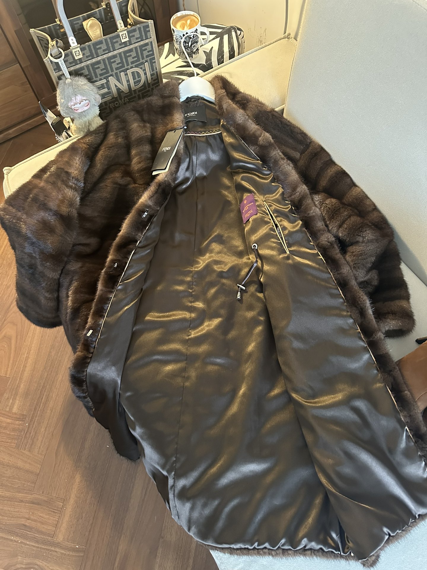 FENDI Женская шуба из норки FENDI Женская шуба из норки