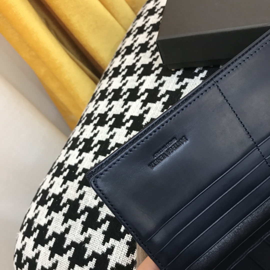 BOTTEGA VENETA Мужское Портмоне с несколькими отделениями