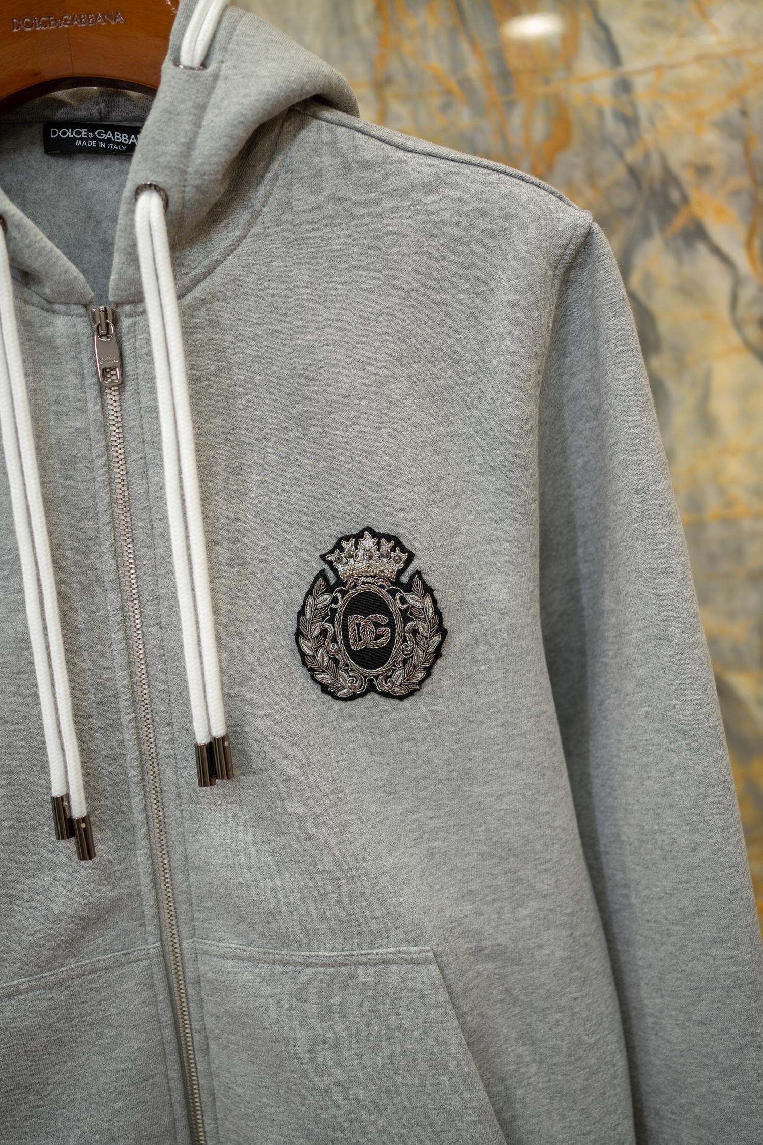 DOLCE & GABBANA Мужской костюм серый DOLCE & GABBANA Мужской костюм серый