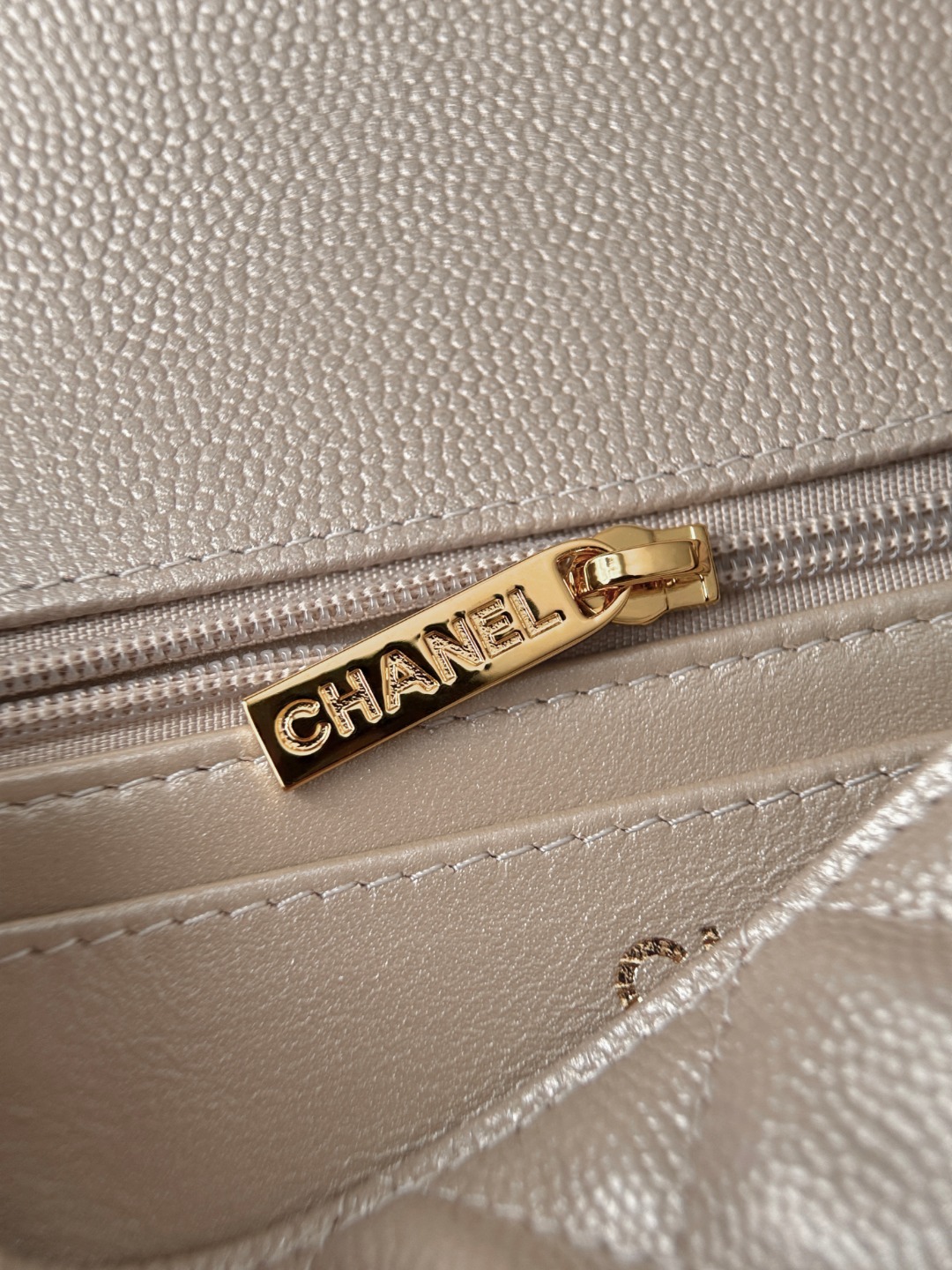 CHANEL Женская сумка с ручкой CF20 зернистая кожа