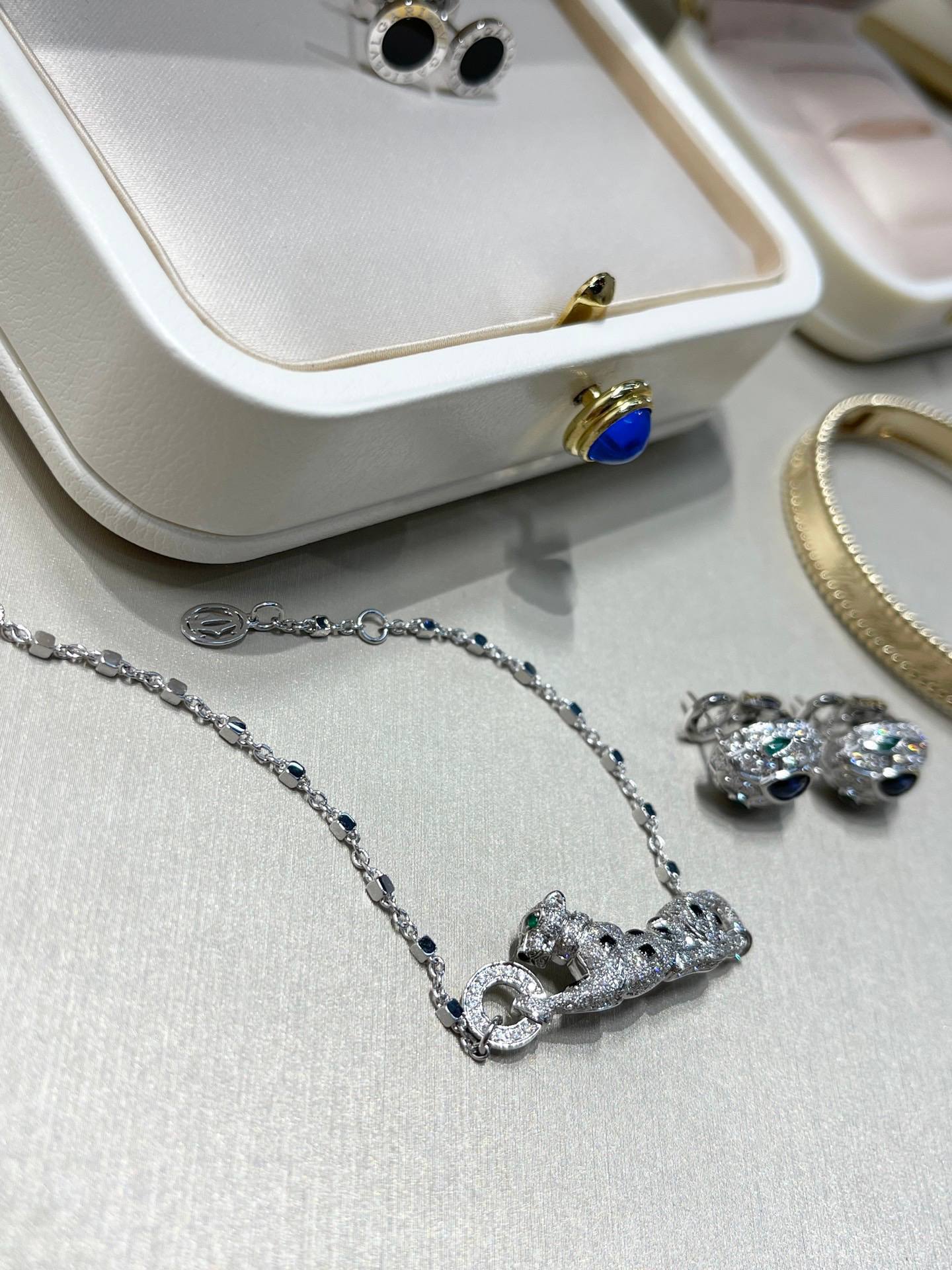 CARTIER Браслет Panthère De Cartier белое золото и бриллианты CARTIER Браслет Panthère De Cartier белое золото и бриллианты